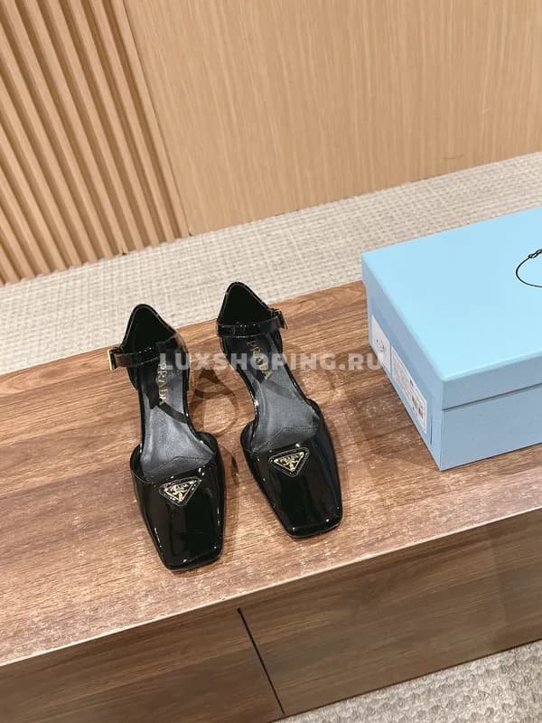Туфли Prada черные на низком каблуке
