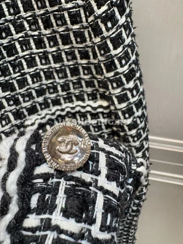 Твидовый жакет Chanel черный - фото 6