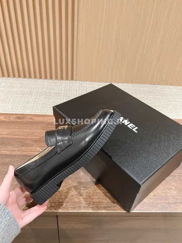 Лоферы Chanel черные 2025 - фото 6