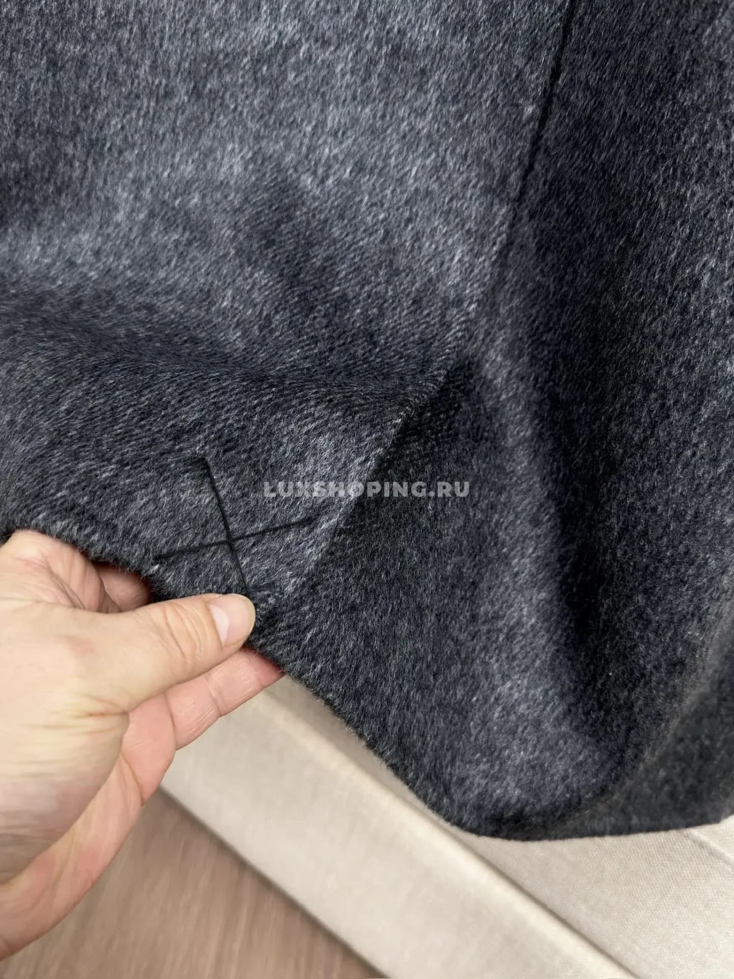 Пальто Burberry c эмблемой серое - фото 3