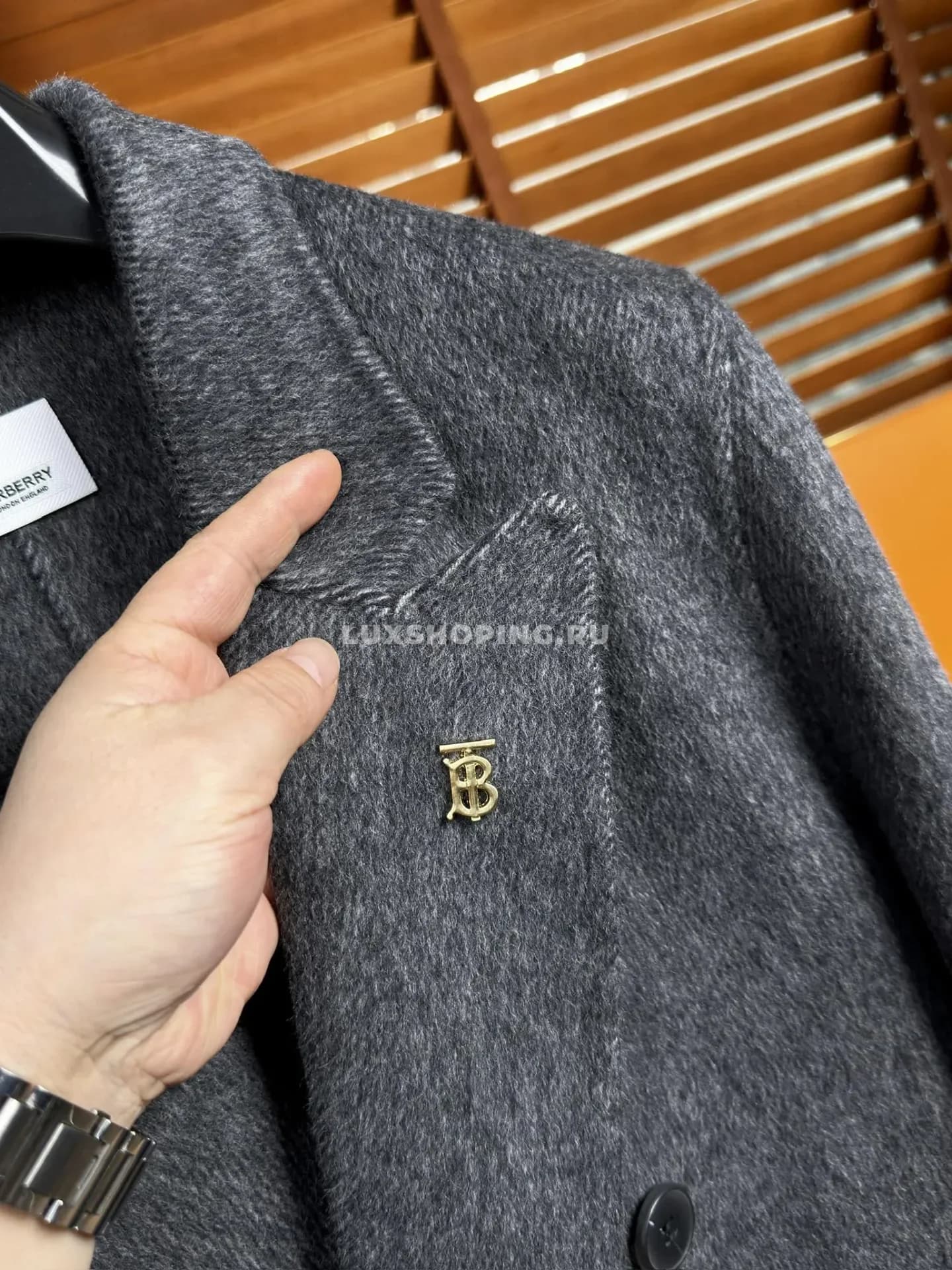 Пальто Burberry c эмблемой серое - фото 7