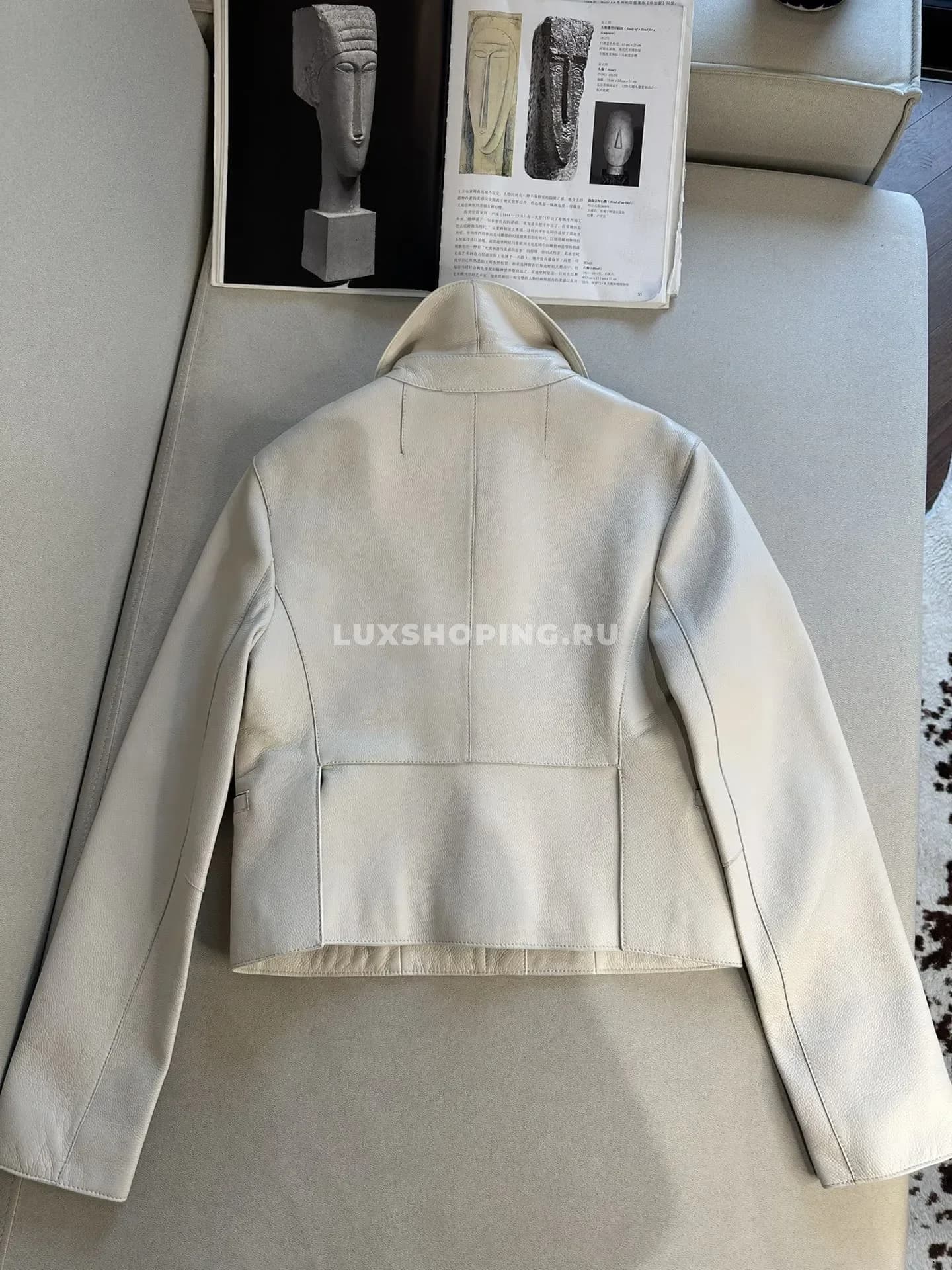 Кожанная куртка Hermes белая - фото 4