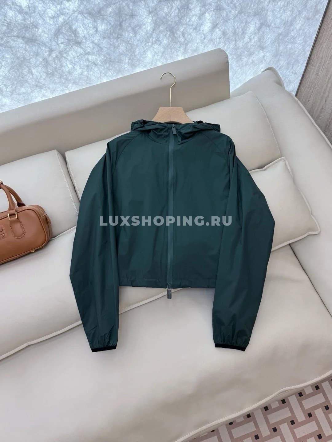 Burberry  зеленая куртка легкая дышащая удобная - фото 3