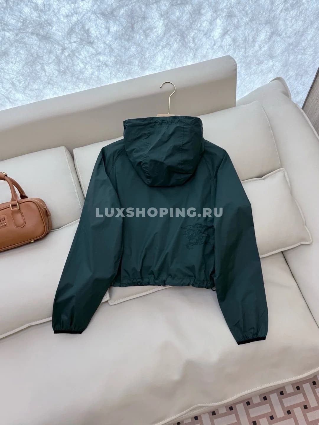 Burberry  зеленая куртка легкая дышащая удобная - фото 4