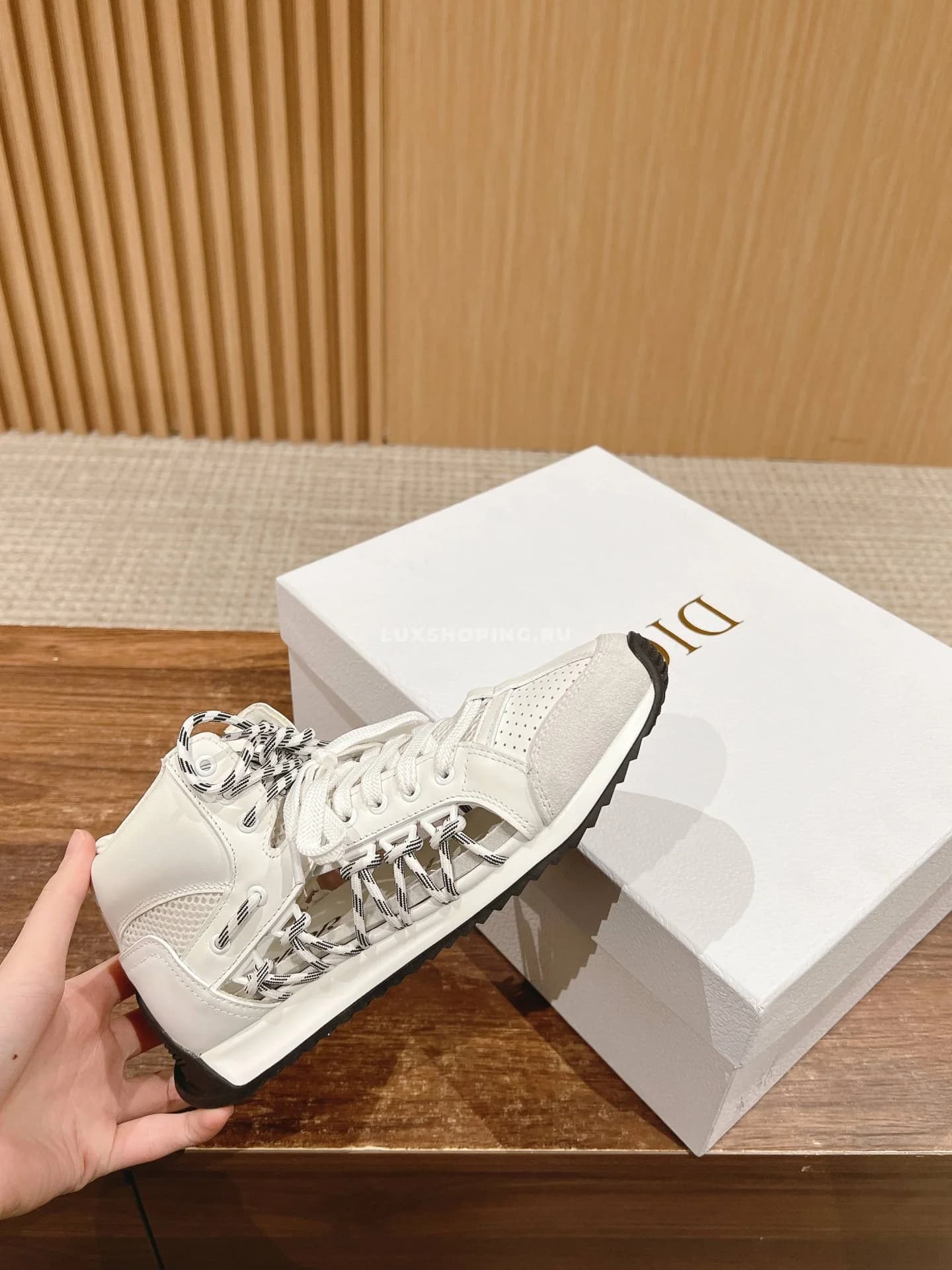 Первые высокие кроссовки Dior белые - фото 2