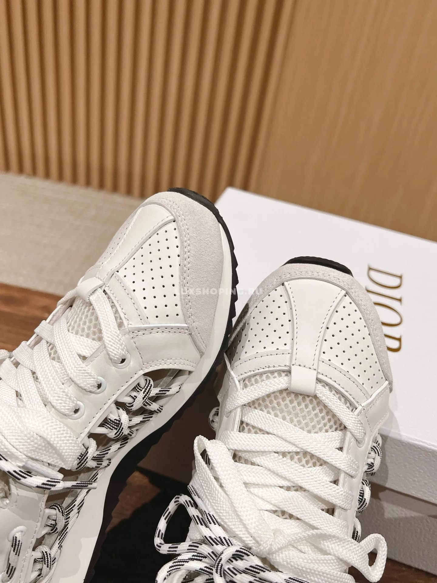 Первые высокие кроссовки Dior белые - фото 4