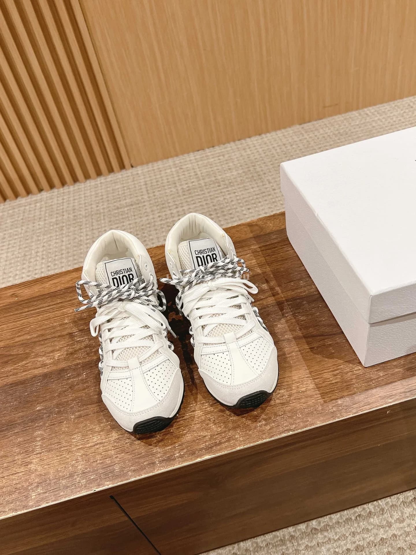 Первые высокие кроссовки Dior белые - фото 6