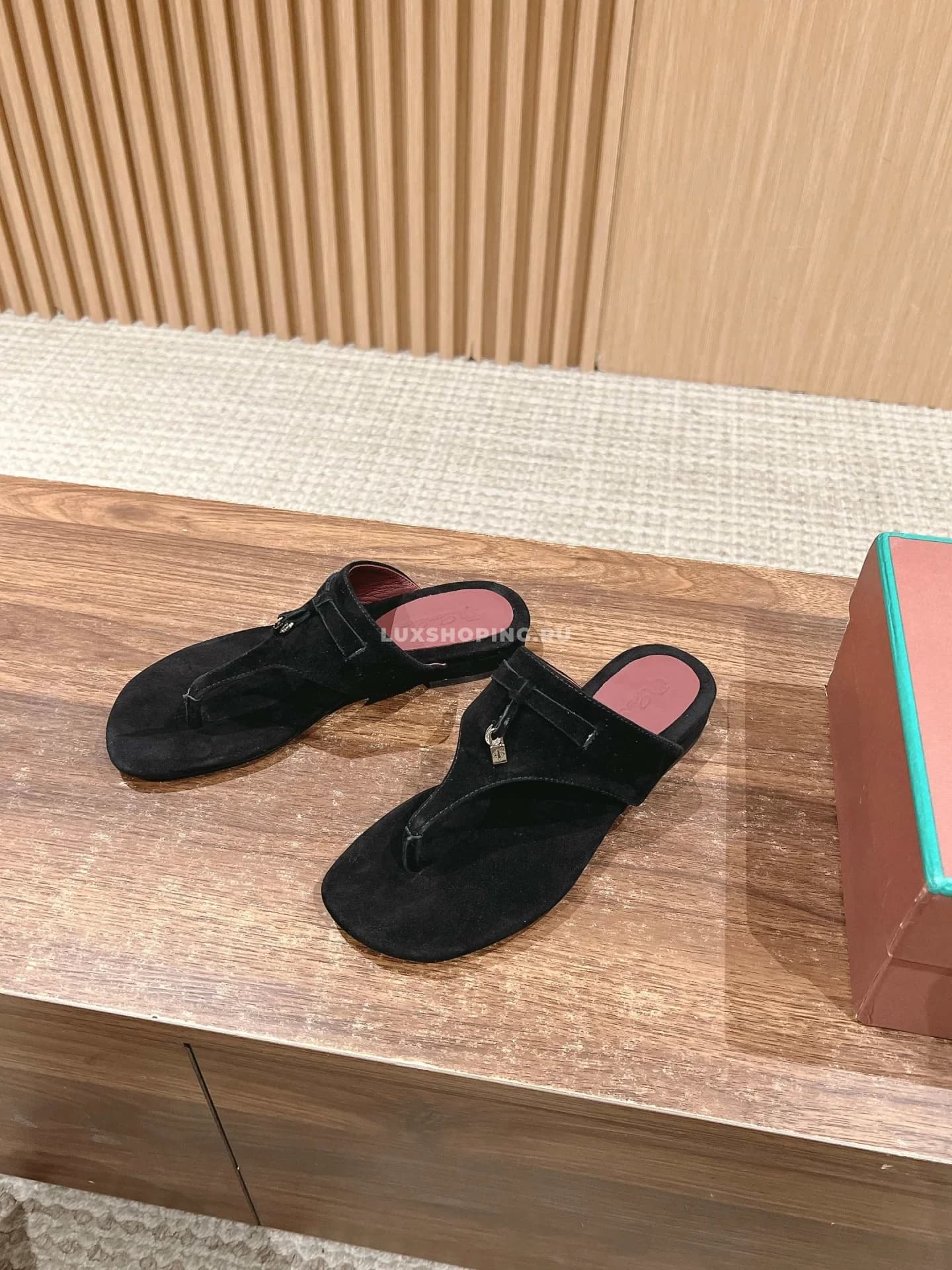 Шлепаны Loro Piano черные