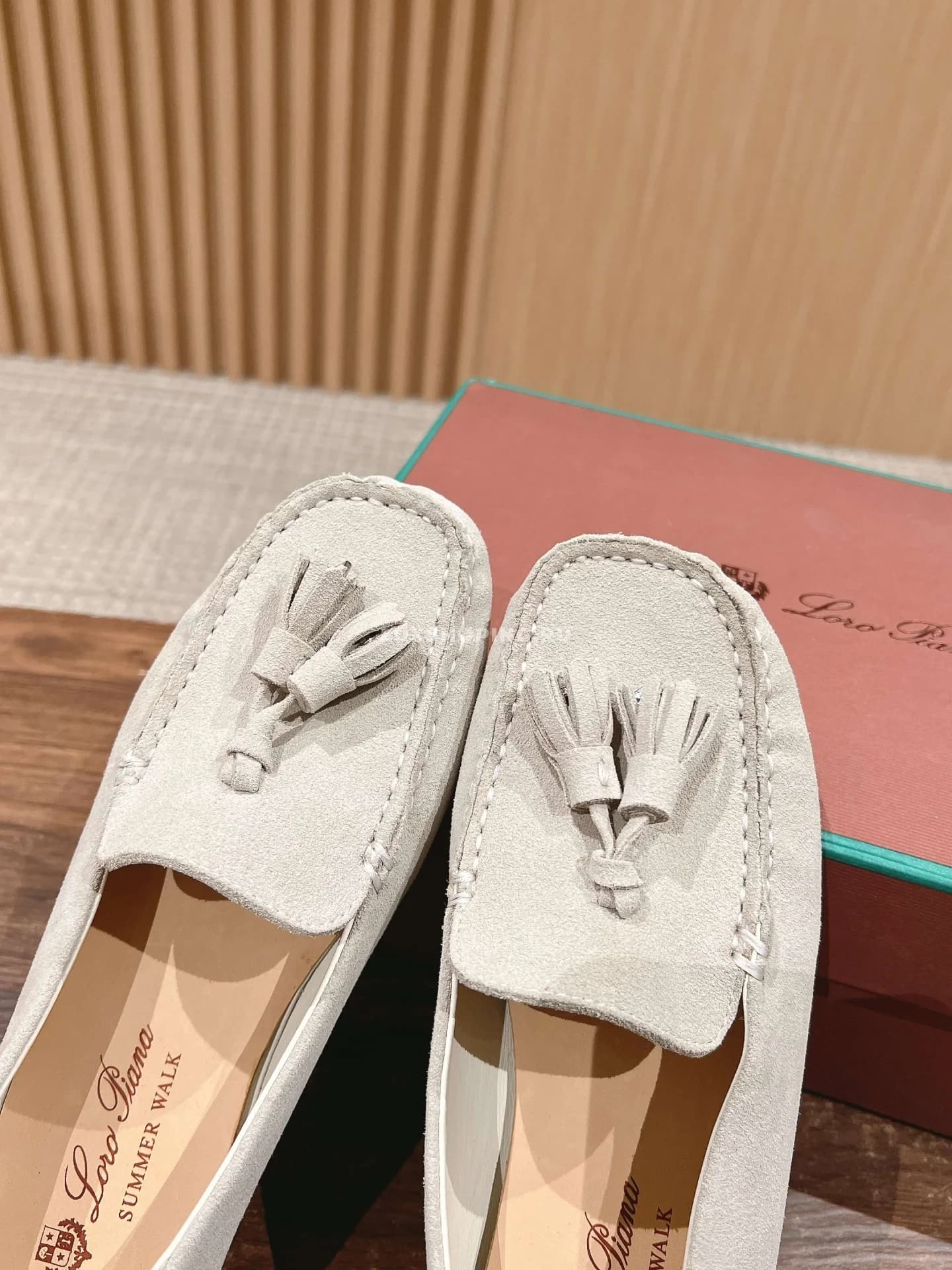 Мокасины замшевые с кисточками Loro Piana белые - фото 3