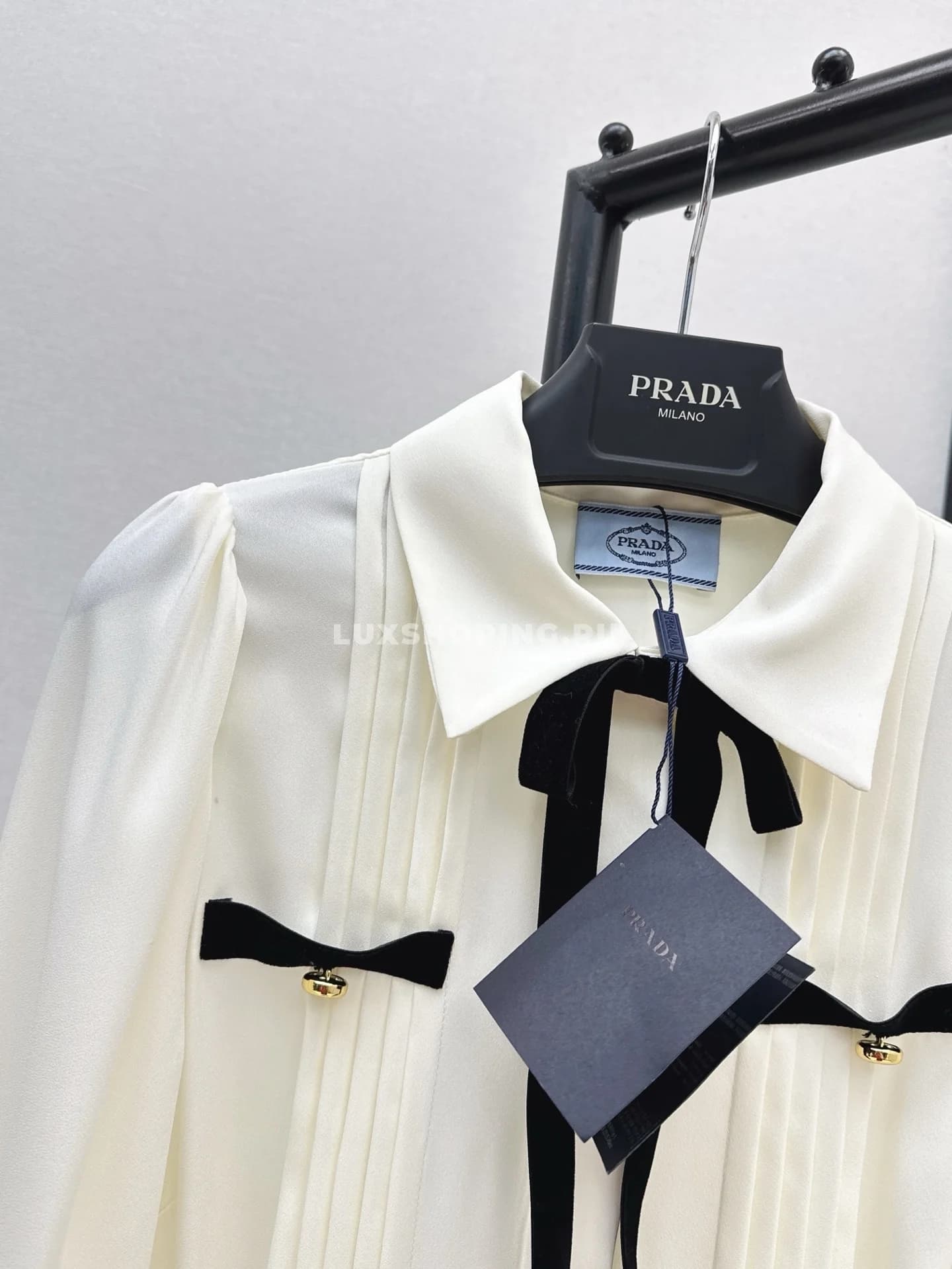 Prada плиссированное атласное макси-платье - фото 3