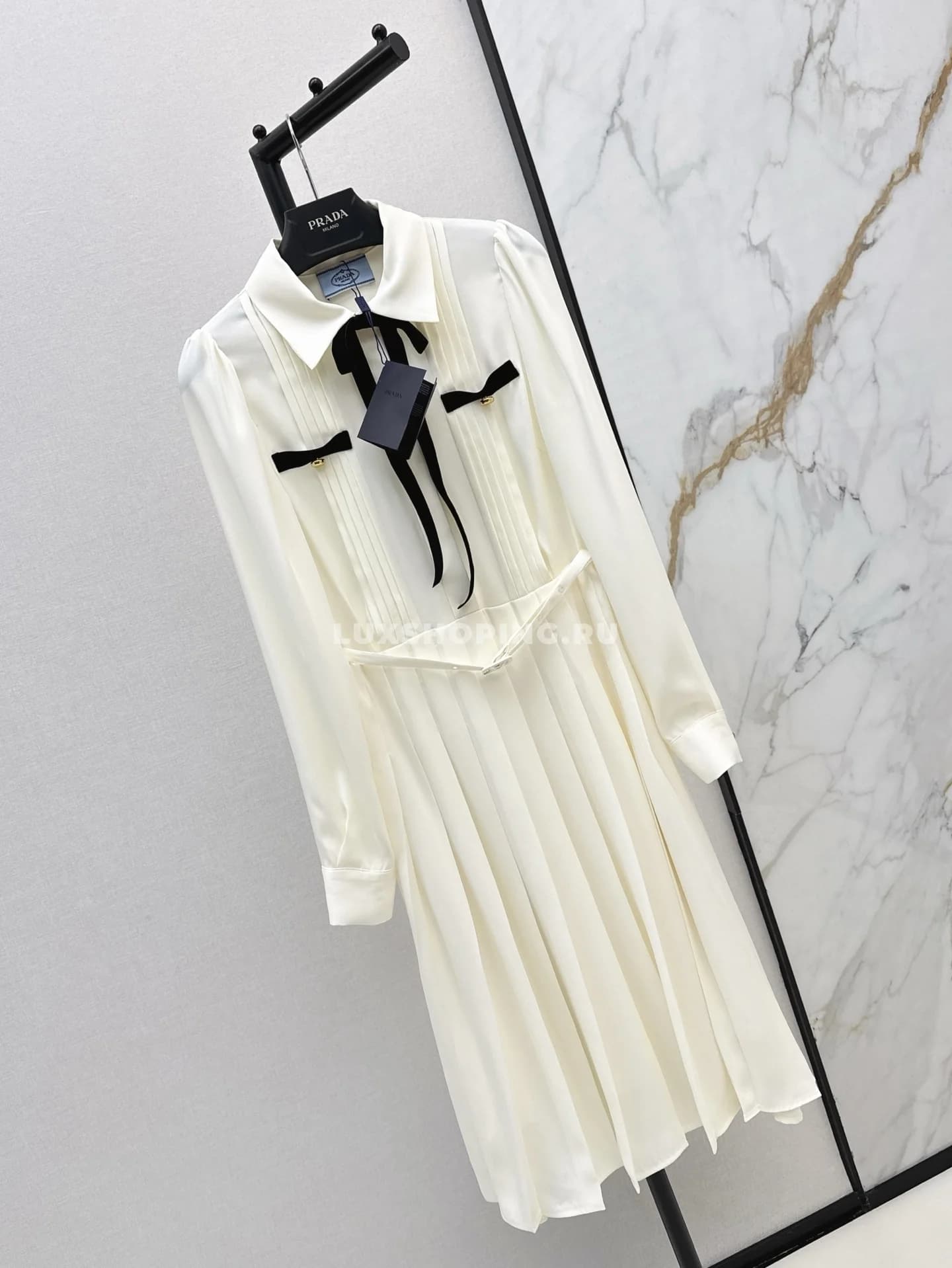 Prada плиссированное атласное макси-платье - фото 6