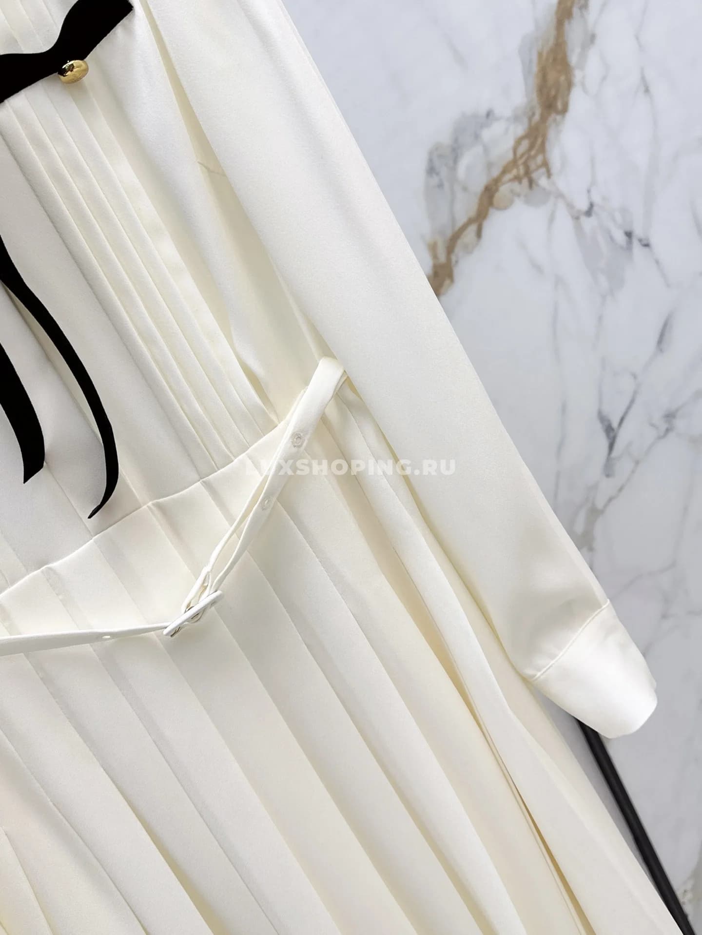 Prada плиссированное атласное макси-платье - фото 9