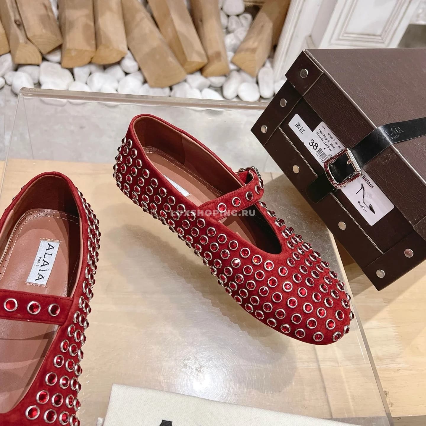 Балетки ALAÏA Crystal-Embellished бордовые - фото 6