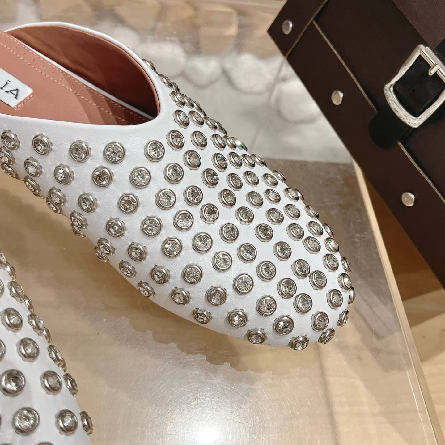 Мюли ALAÏA Crystal-Embellished белые - фото 7