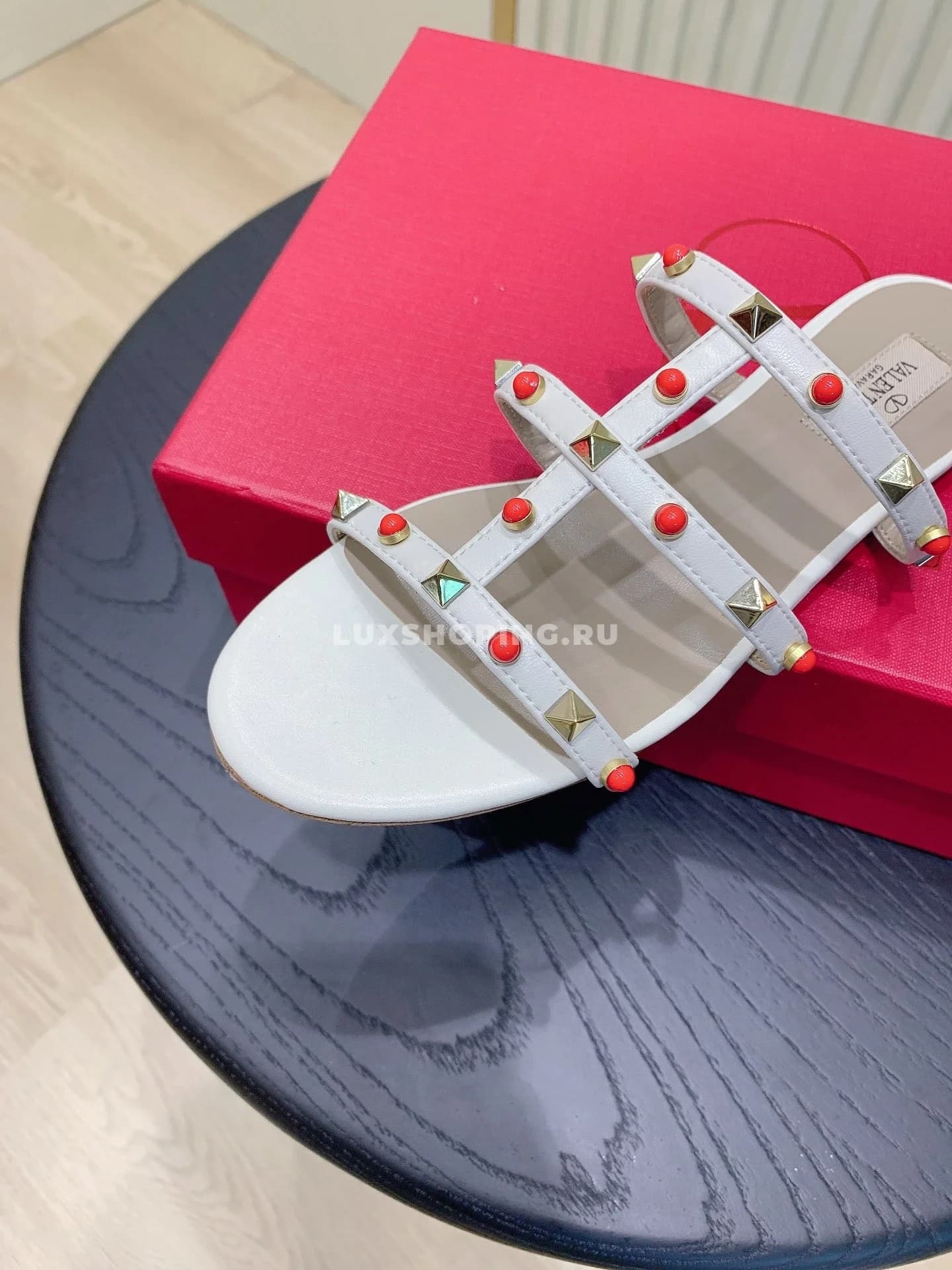 Туфли Valentino 2025 на невысоком каблуке, белые - фото 3