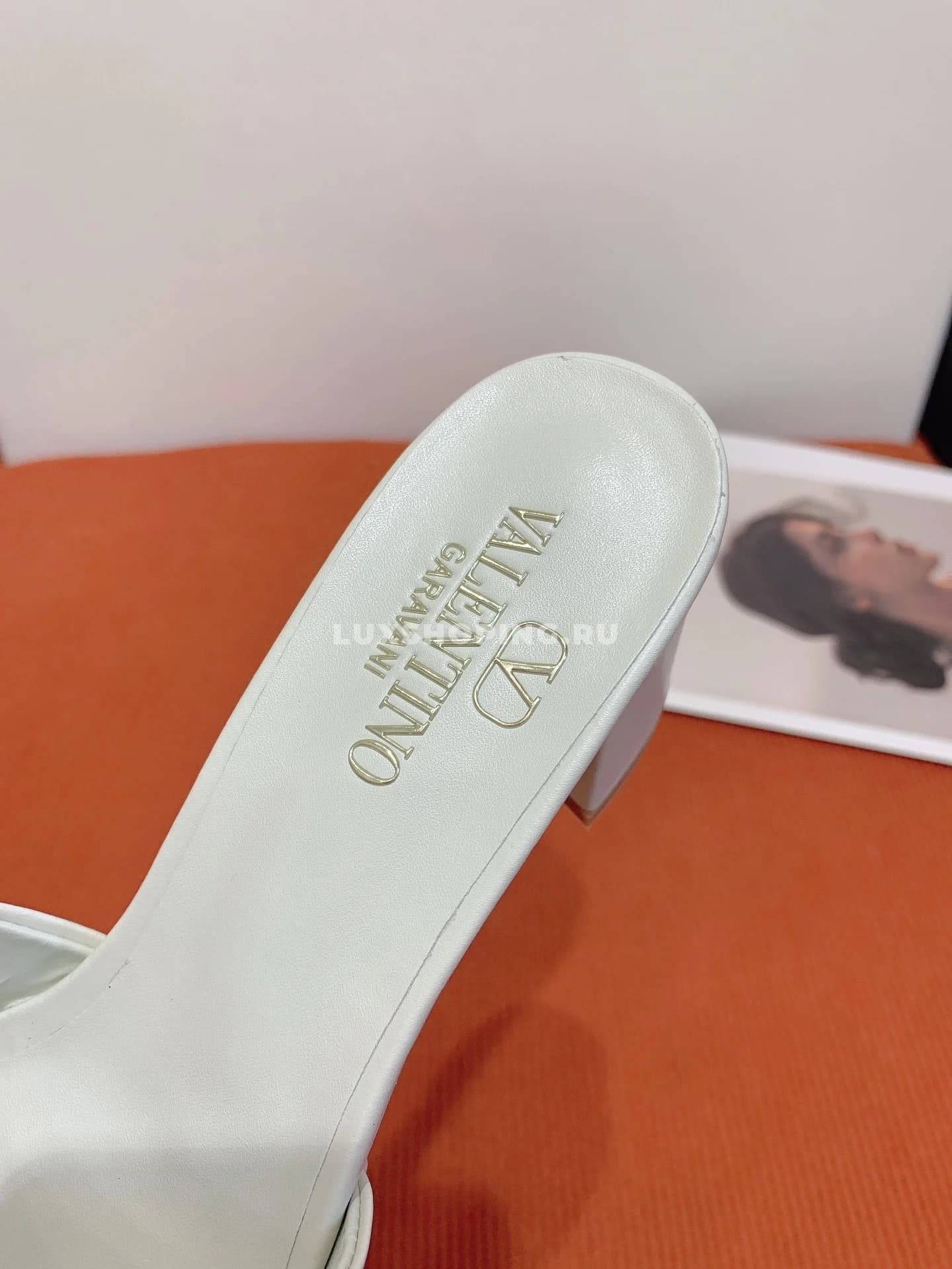 Босоножки Valentino на высоком каблуке, белые - фото 4