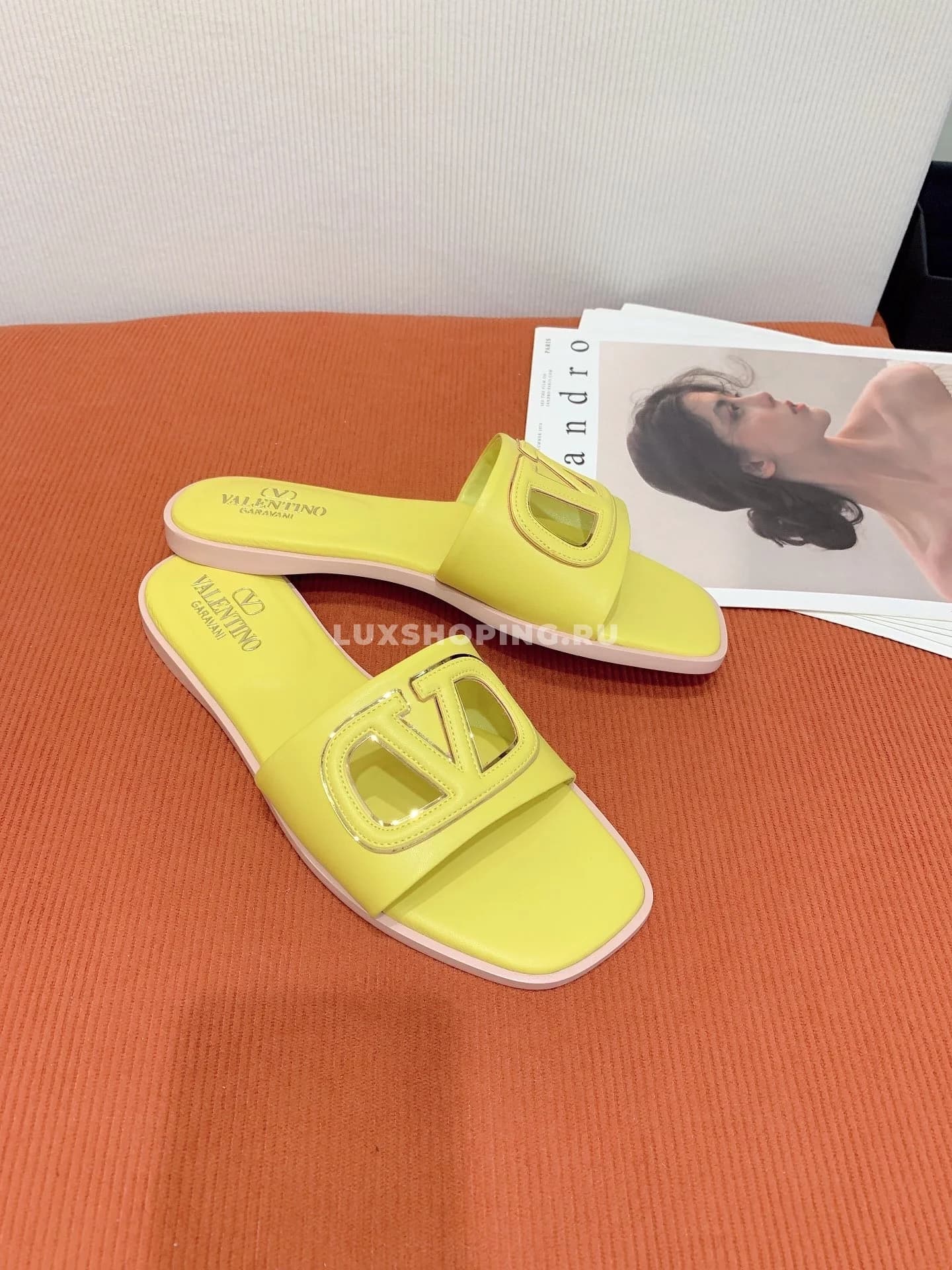 Босоножки Valentino на высоком каблуке, лимонные - фото 2