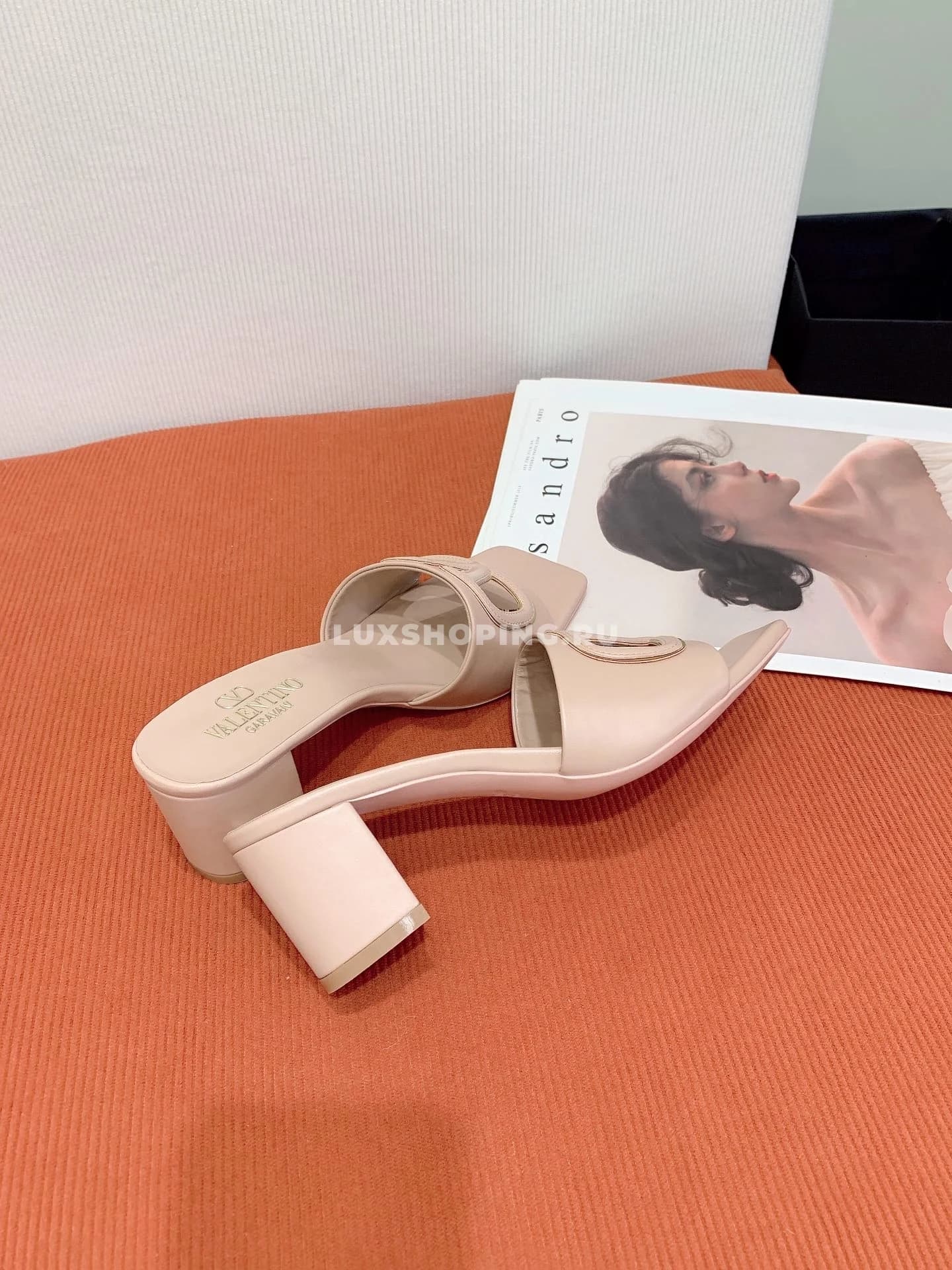 Босоножки Valentino на высоком каблуке, кремовые - фото 2