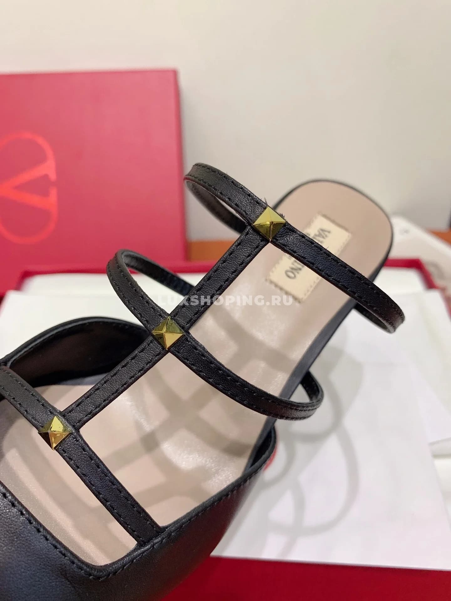 Босоножки Valentino 2024 на высоком каблуке, черные - фото 2