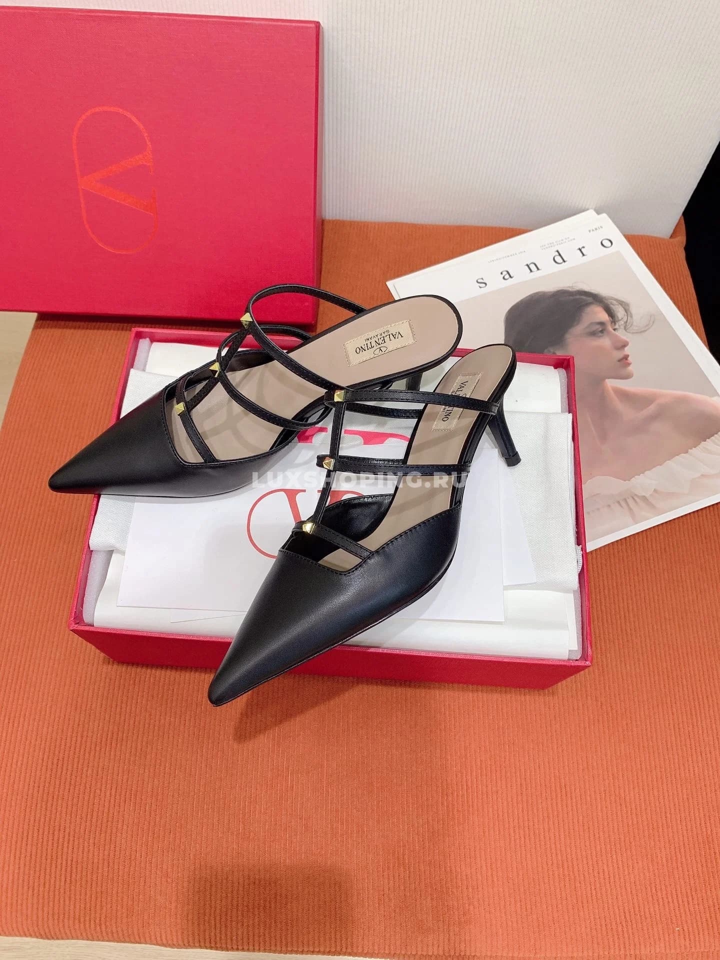 Босоножки Valentino 2024 на высоком каблуке, черные - фото 7