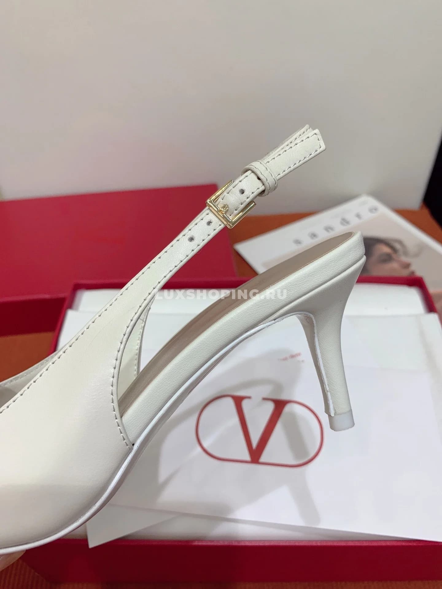 Босоножки Valentino 2024 с лого на высоком каблуке, белые - фото 5