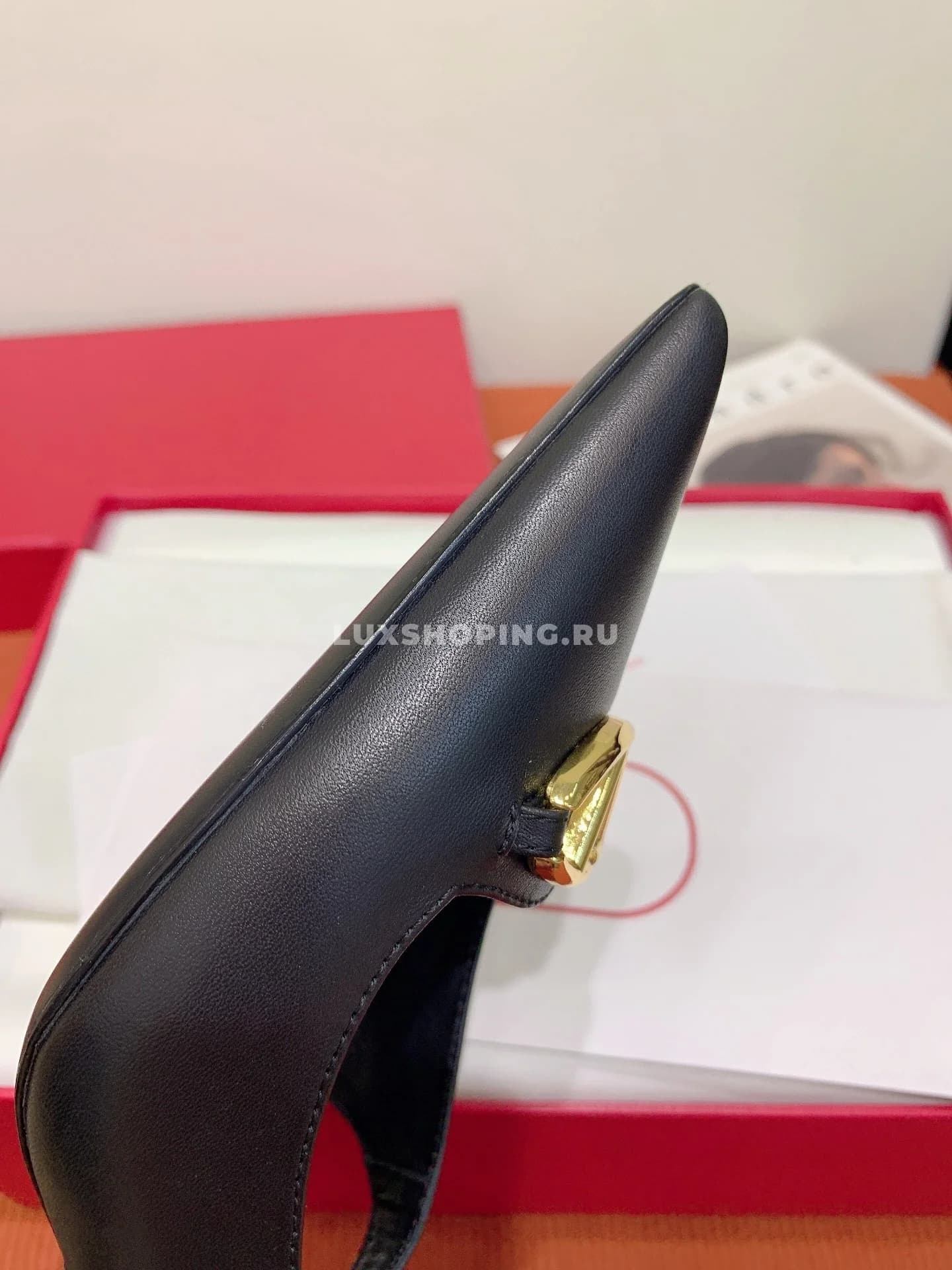 Босоножки Valentino 2024 с лого на высоком каблуке, черные - фото 5