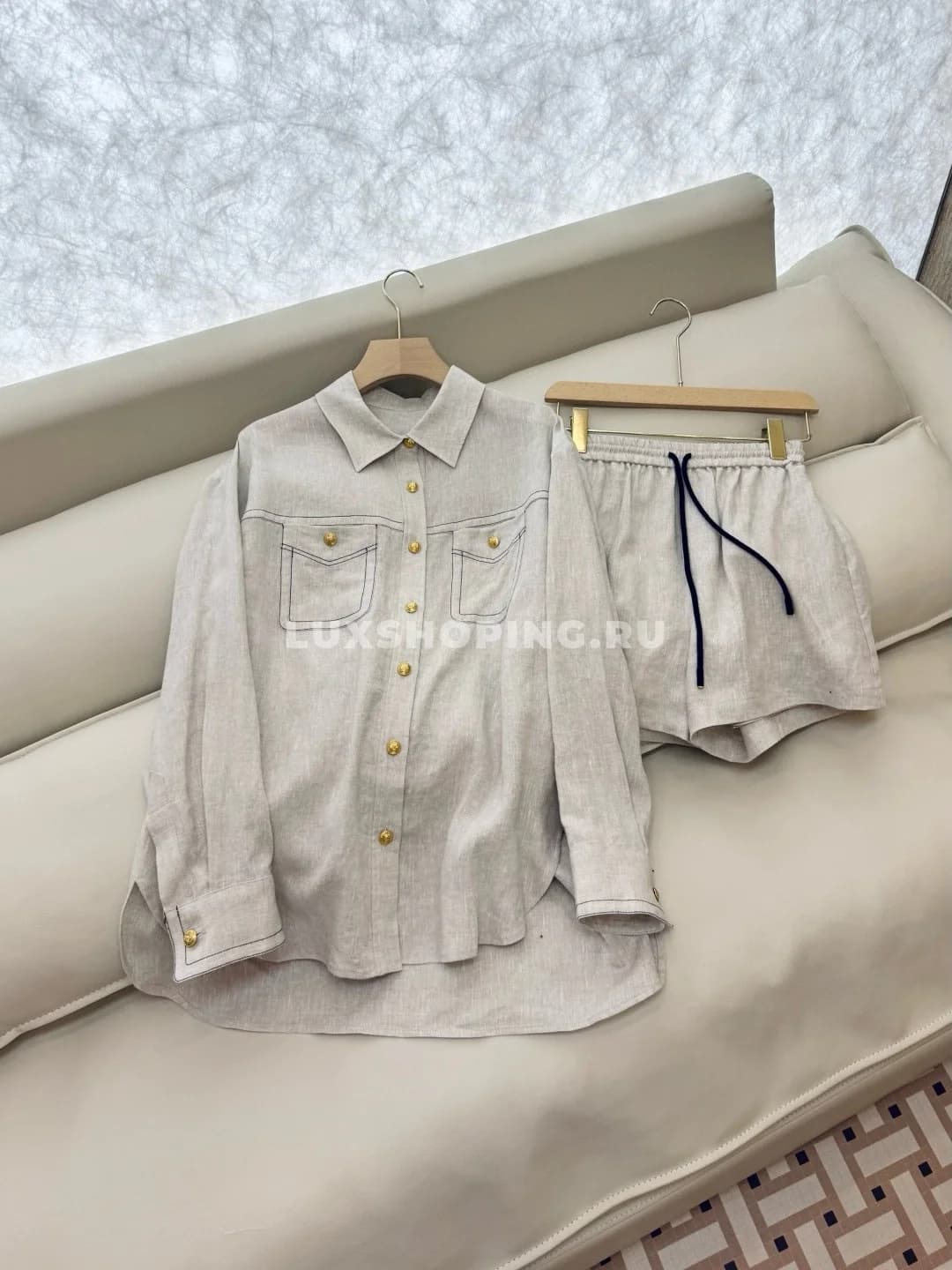 Zimmermann льняной костюм с шортами на завязках бежевый - фото 2