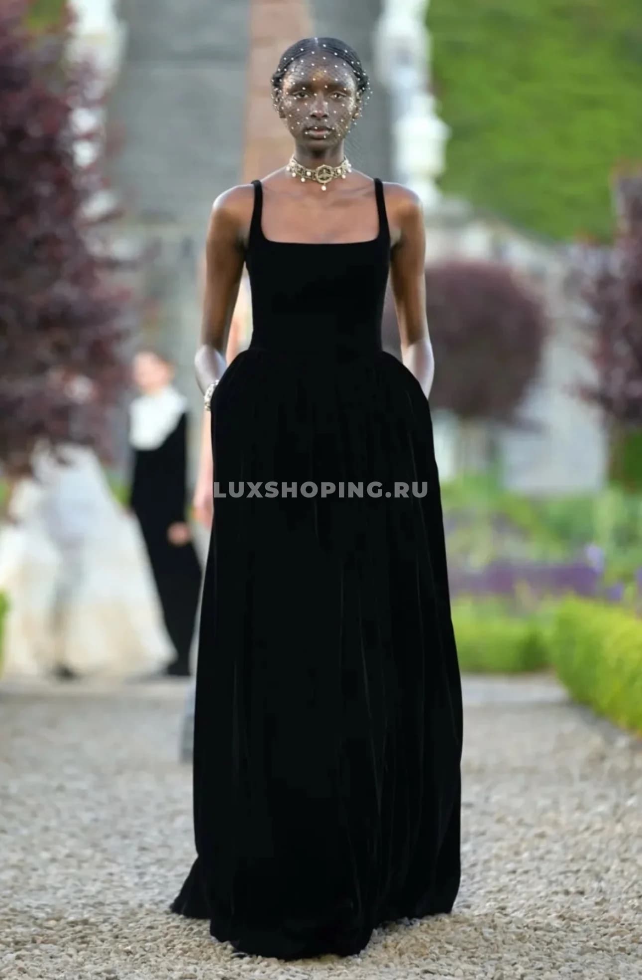 Бархатное черное платье Dior с бретелями - фото 2