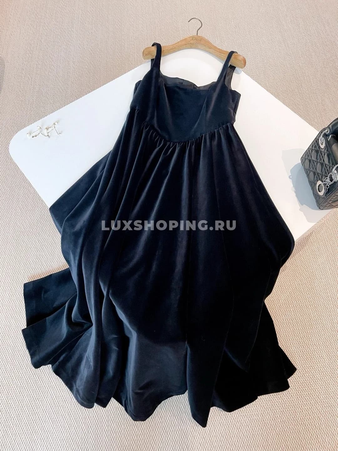 Бархатное черное платье Dior с бретелями - фото 4