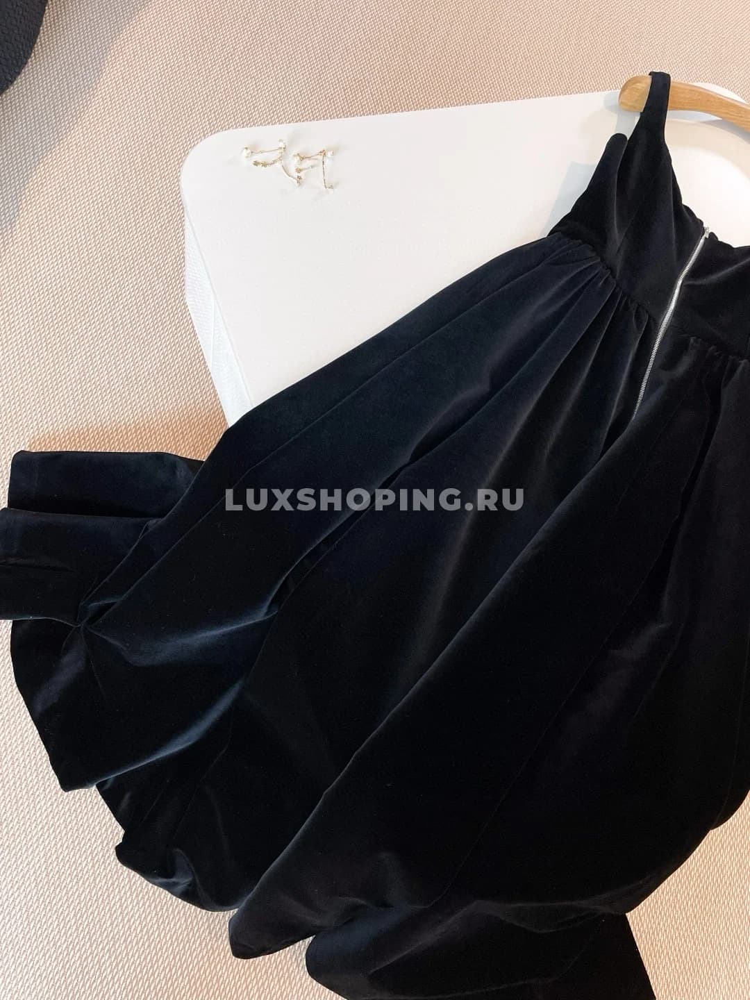 Бархатное черное платье Dior с бретелями - фото 9