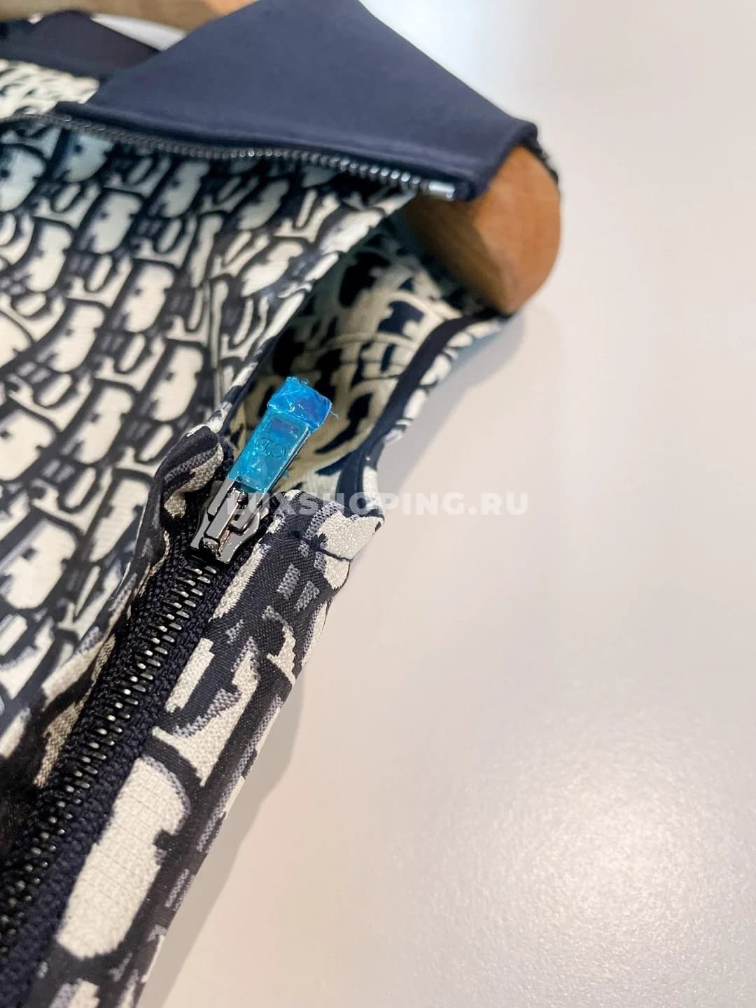 Dior плиссированное платье с поясом и лацканами  - фото 4