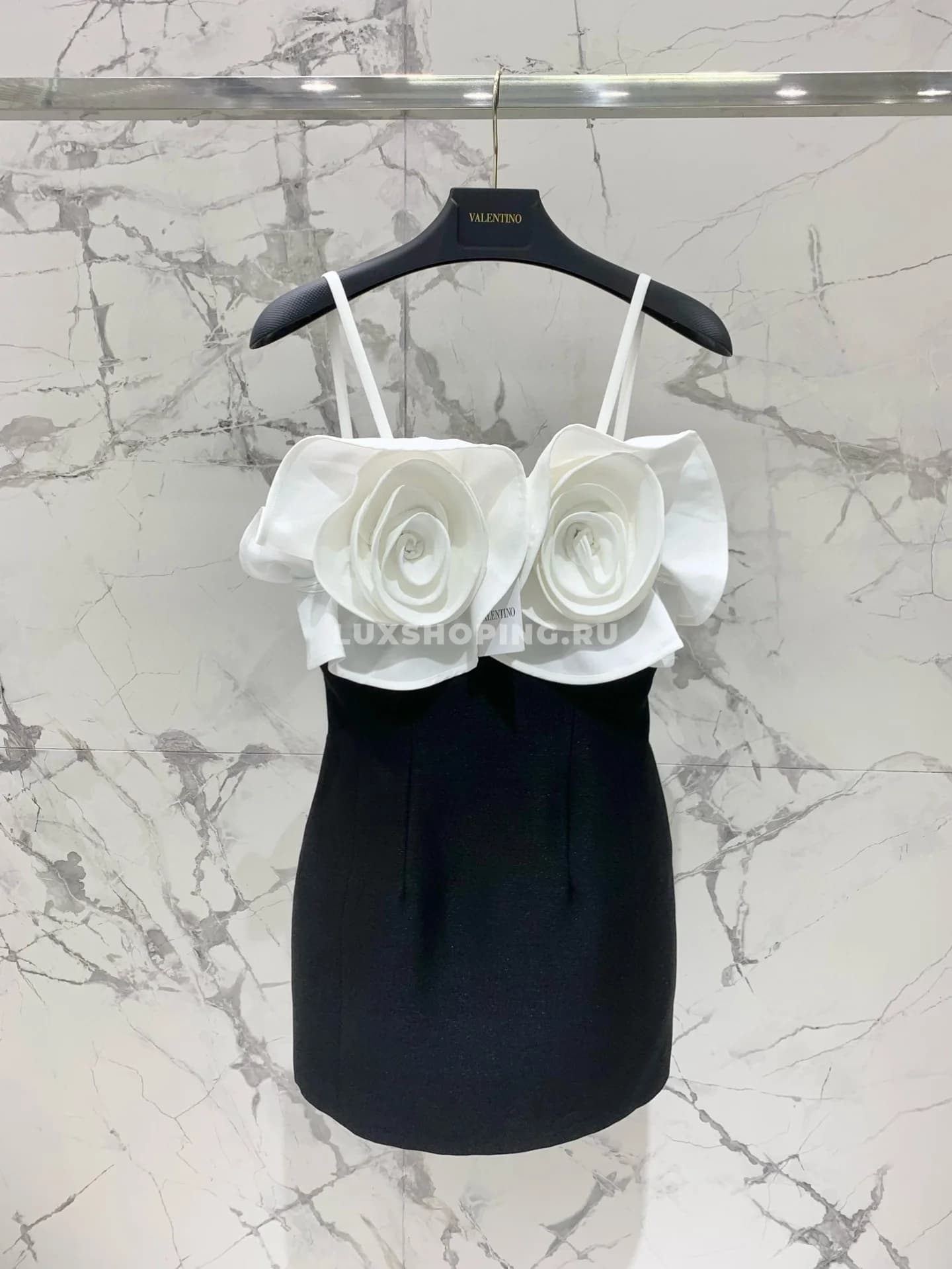 Valentino платье с белыми цветами - фото 2