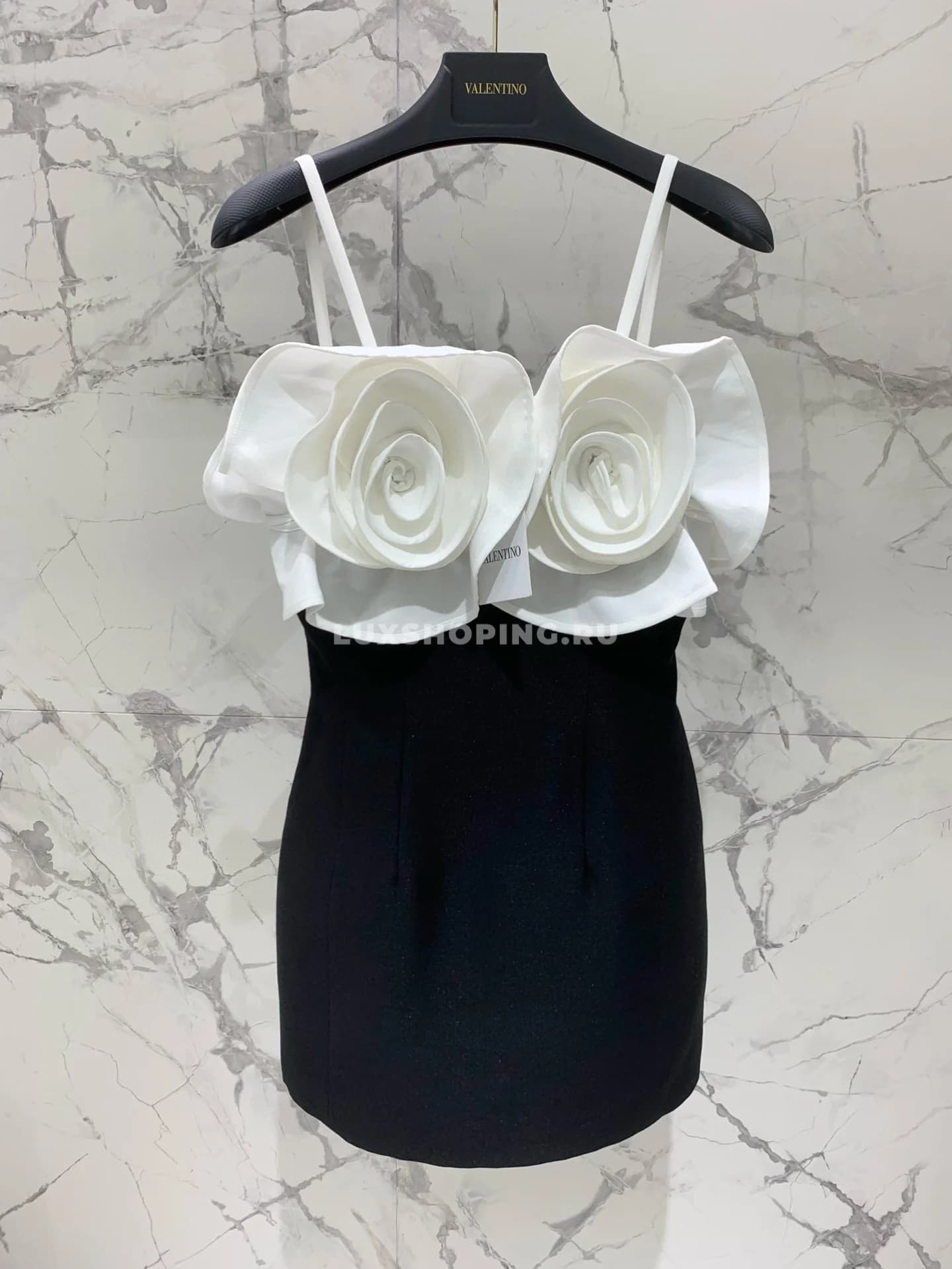 Valentino платье с белыми цветами - фото 3