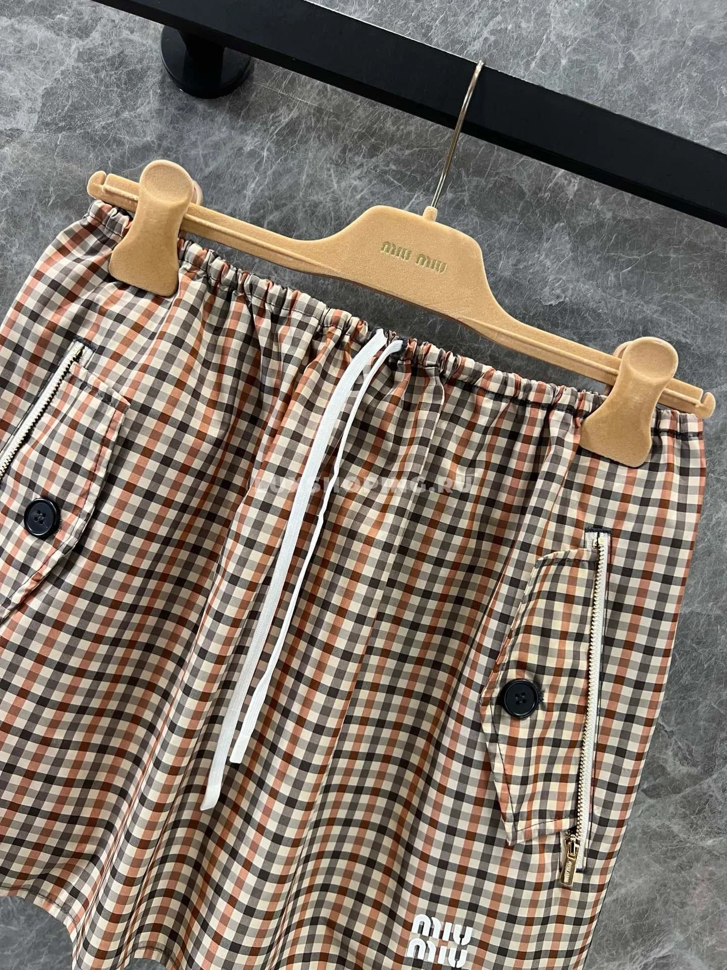 Miu Miu куртка с капюшоном и мини-юбка на шнурке клетка - фото 5