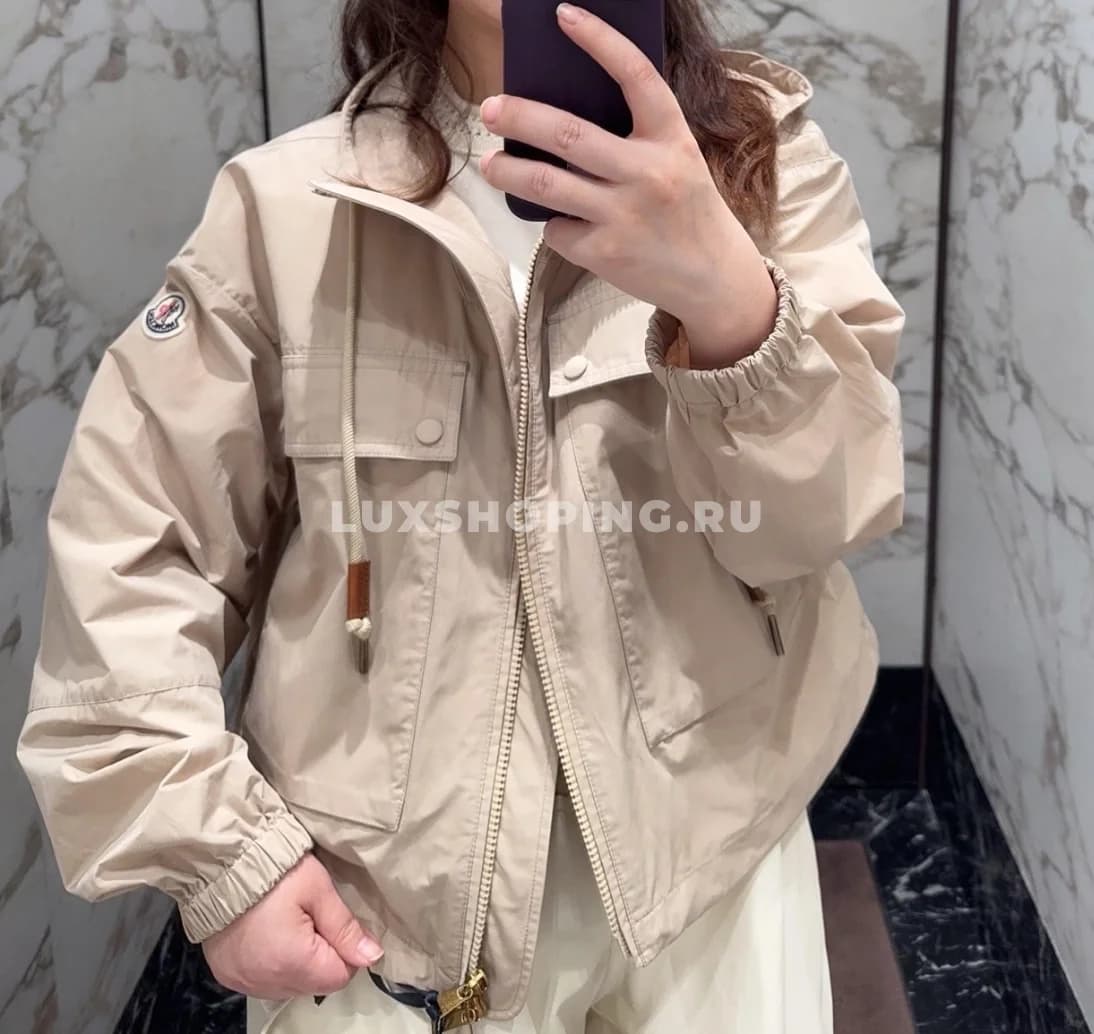 Moncler Нейлоновая ветровка с капюшоном и логотипом пудровый - фото 11