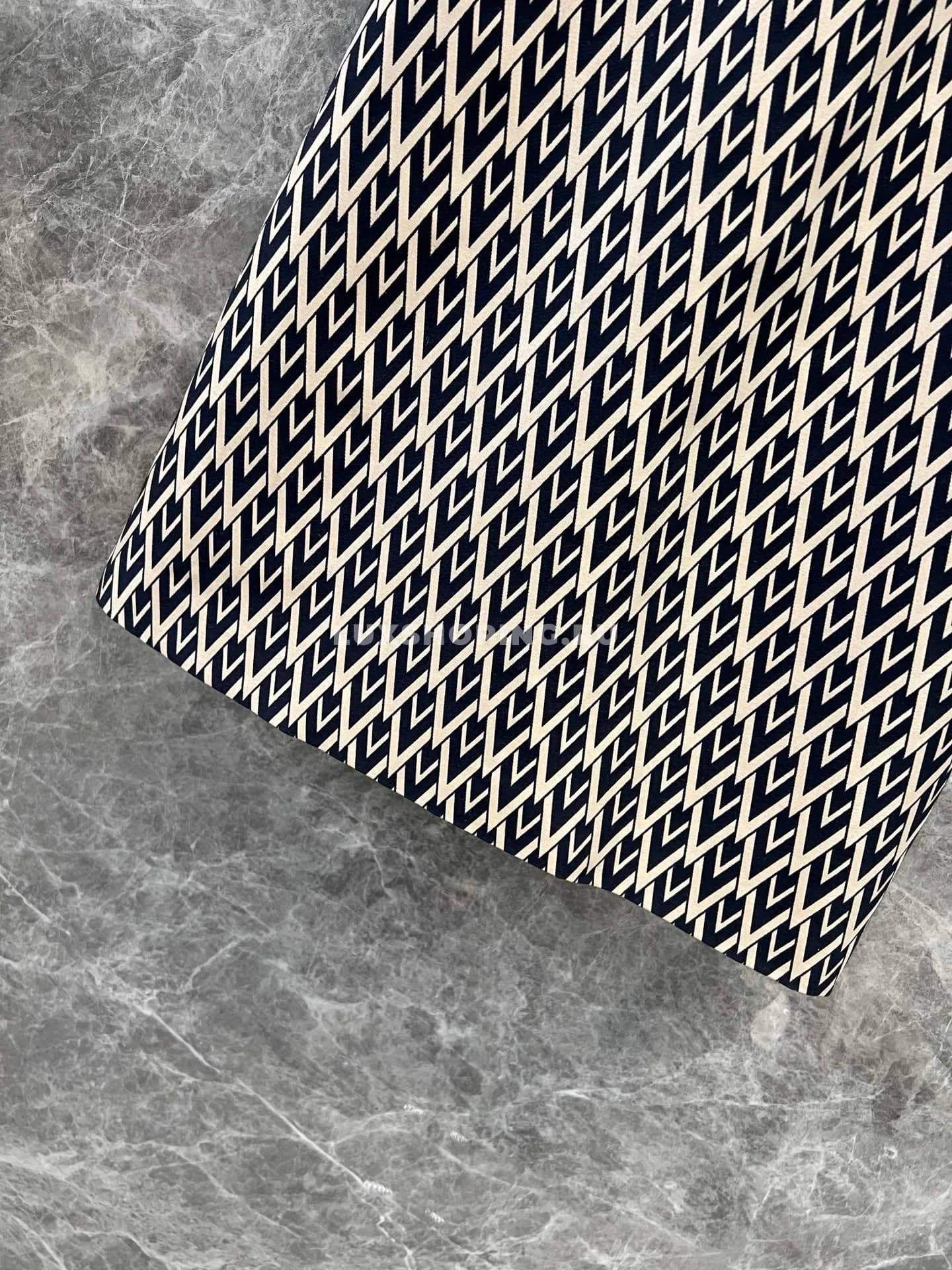 Valentino Жаккардовое платье с фирменным узором - фото 8