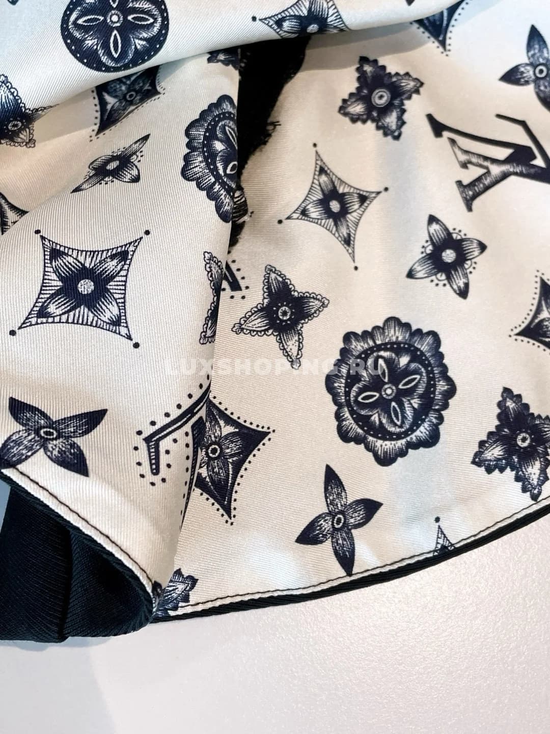 Louis Vuitton Платье с оборками на рукавах и поясом - фото 8