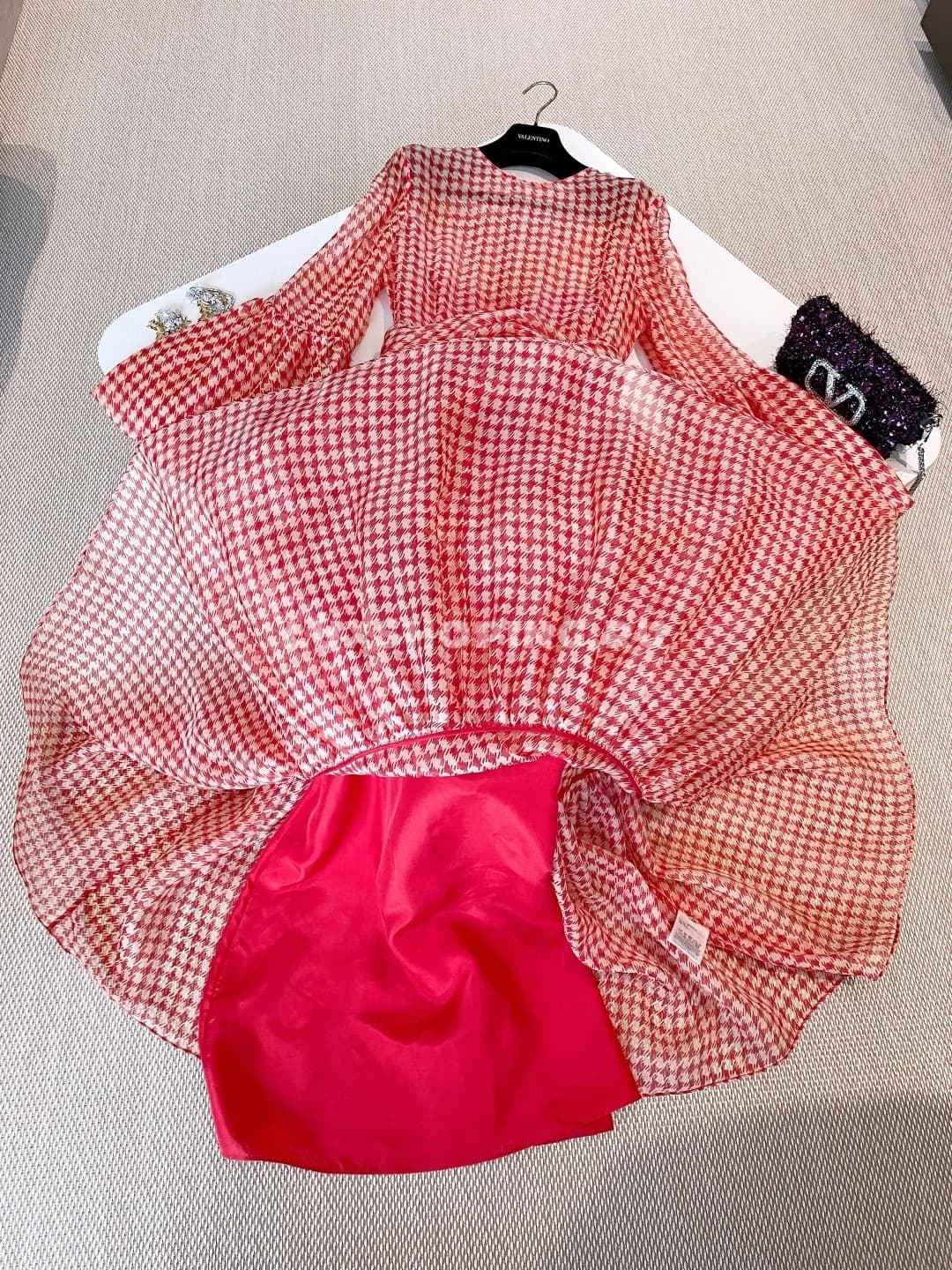 Valentino Элегантное платье из шелковой органзы с узором «гусиная лапка» - фото 9