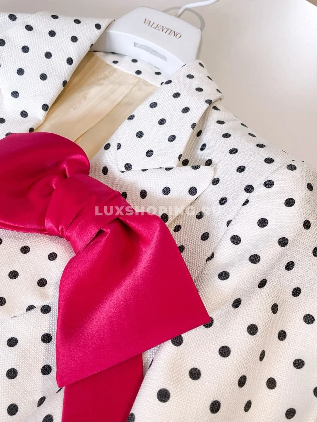 Valentino  Приталенный жакет с классическим отложным воротником украшен изящным бантом - фото 3