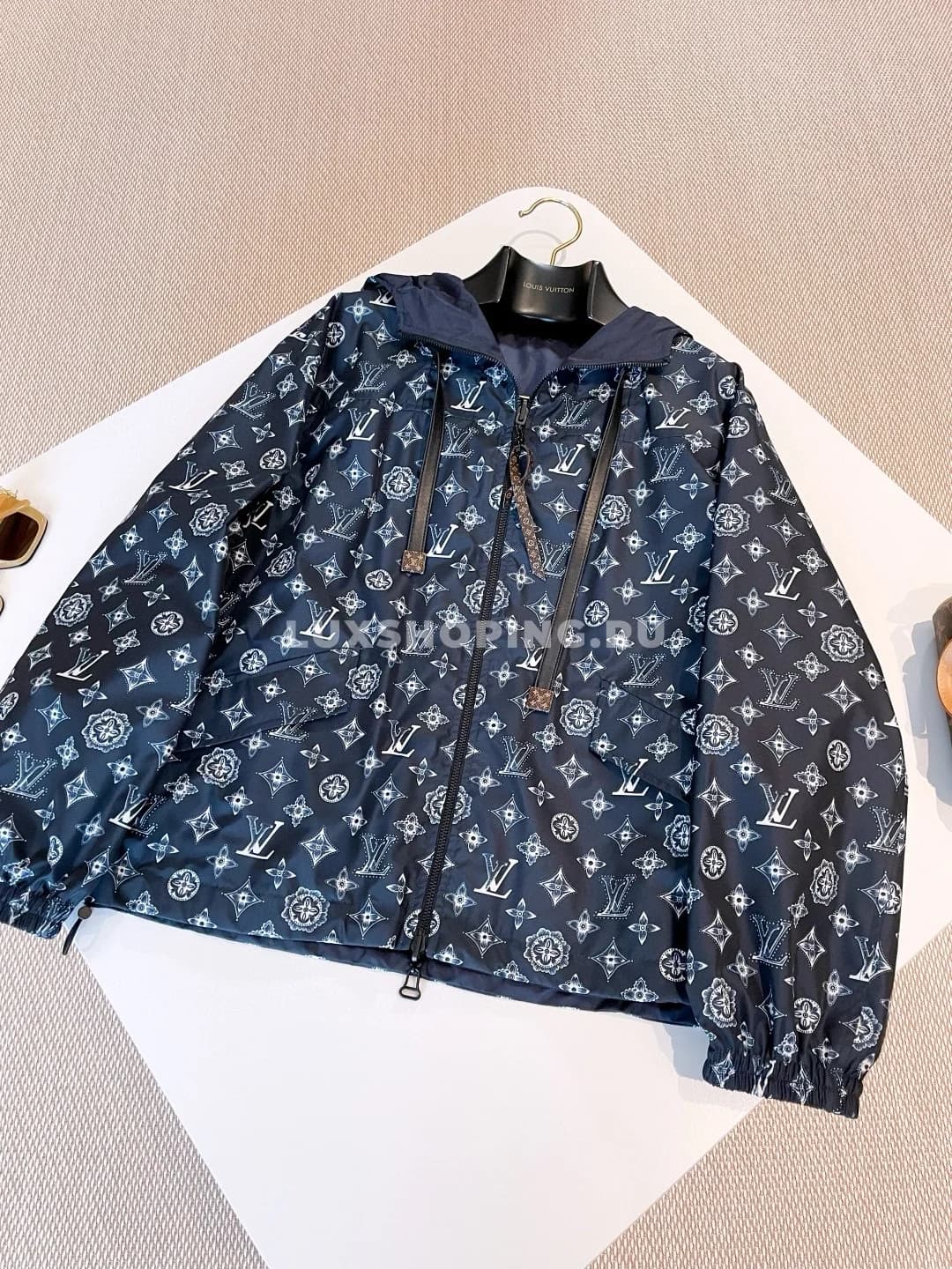 Двусторонняя куртка Louis Vuitton с культовым Monogram - фото 3