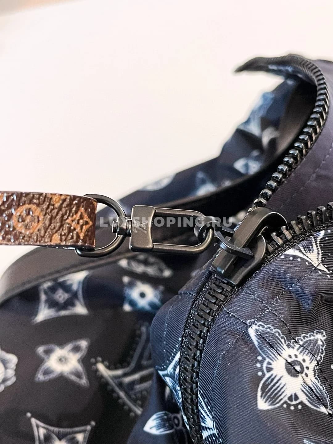 Двусторонняя куртка Louis Vuitton с культовым Monogram - фото 5