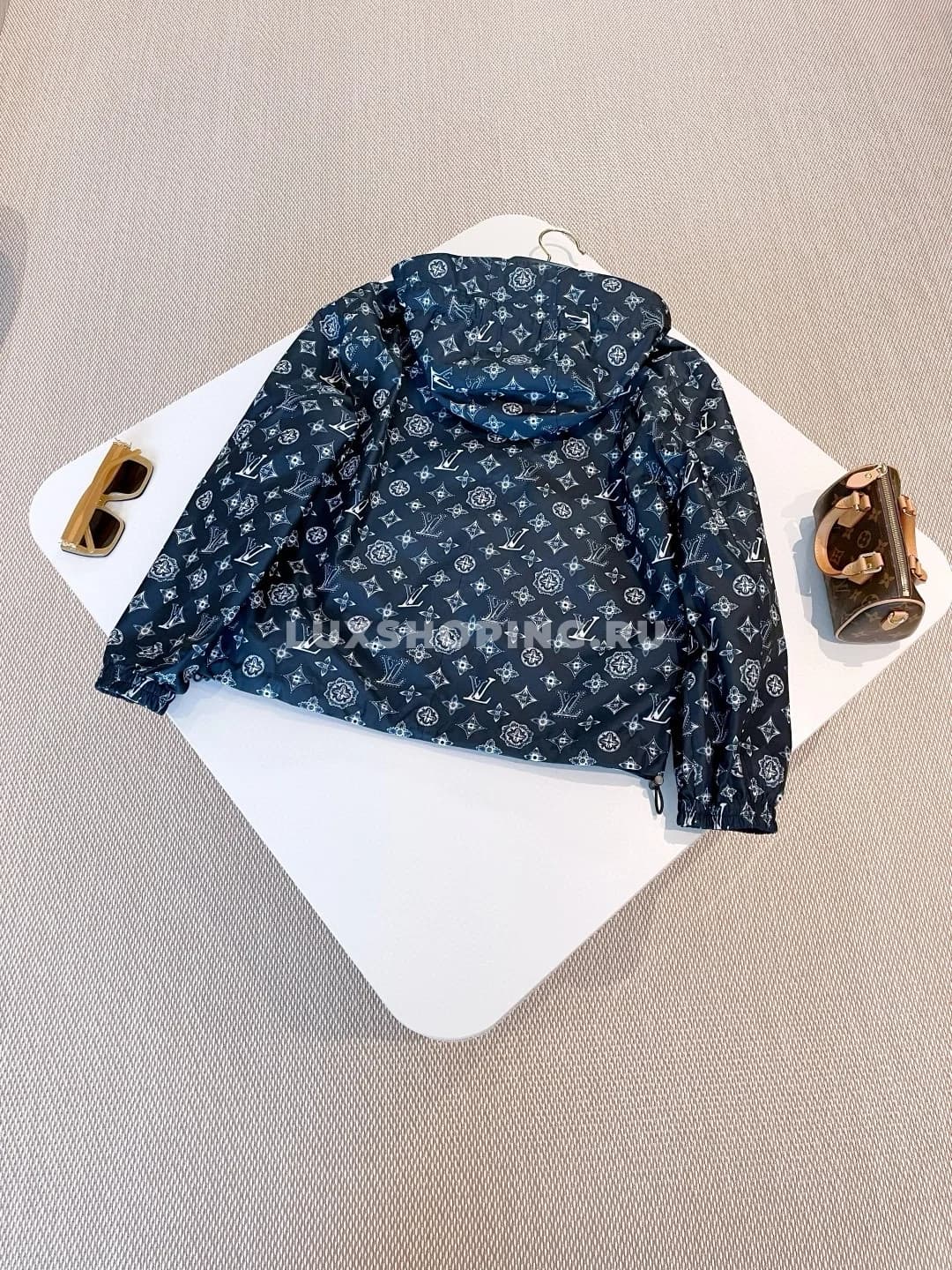 Двусторонняя куртка Louis Vuitton с культовым Monogram - фото 8