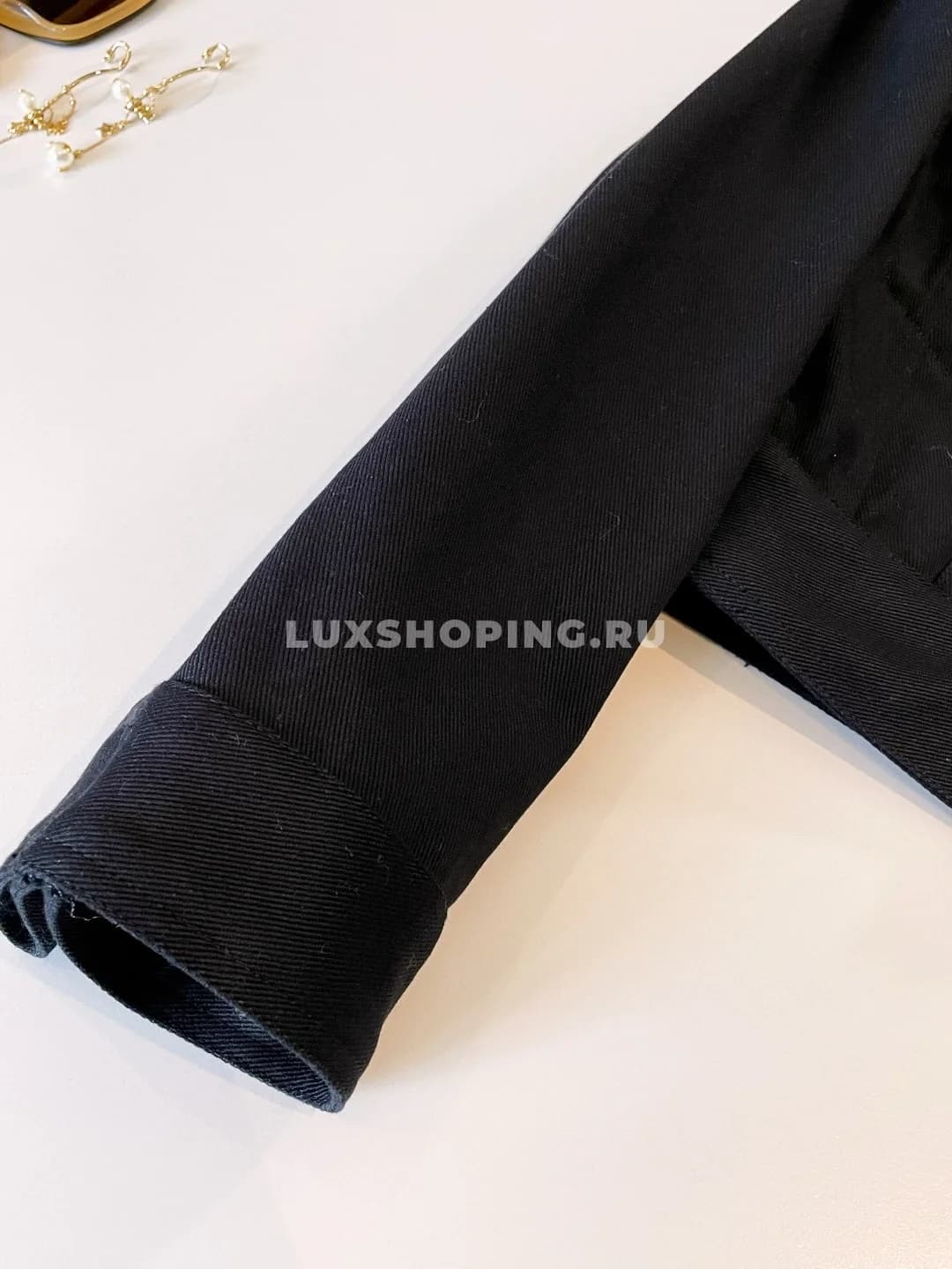 Louis Vuitton укороченная джинсовая куртка в черно-серебристом оттенке - фото 12