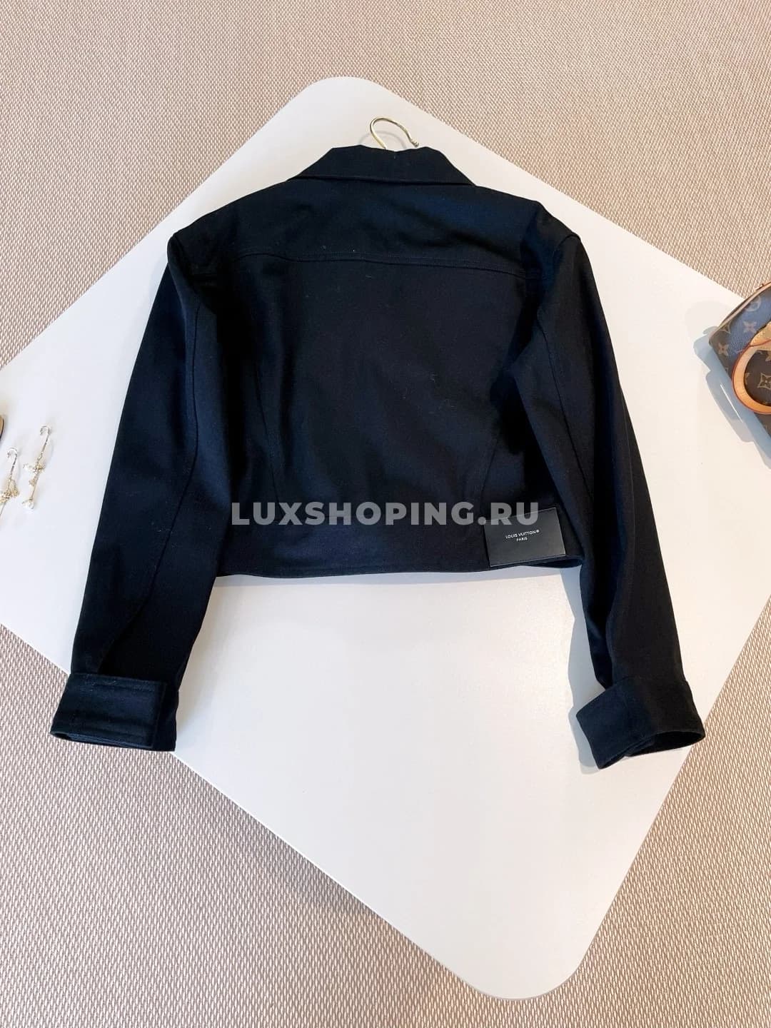 Louis Vuitton укороченная джинсовая куртка в черно-серебристом оттенке - фото 14