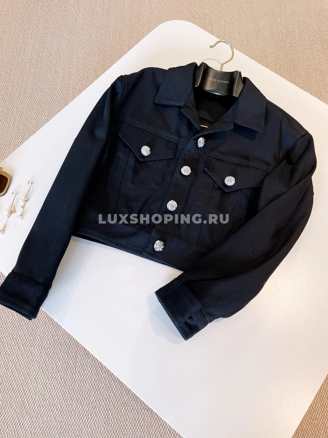 Louis Vuitton укороченная джинсовая куртка в черно-серебристом оттенке - фото 6