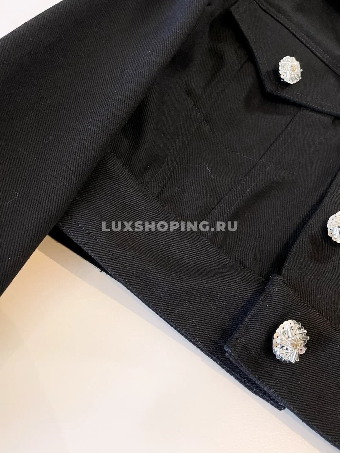 Louis Vuitton укороченная джинсовая куртка в черно-серебристом оттенке - фото 10