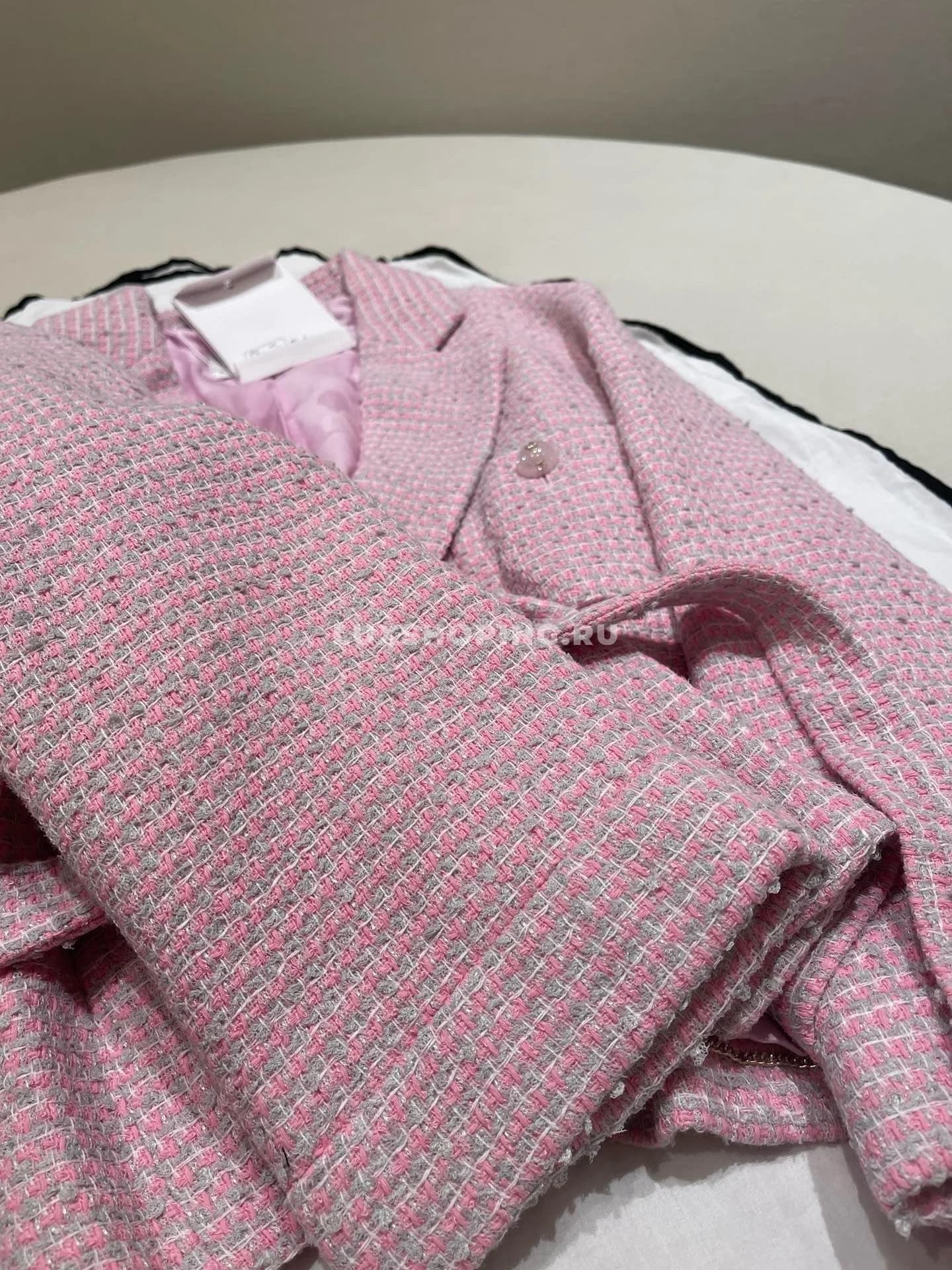 CHANEL Короткий жакет с поясом в нежном розовом оттенке - фото 5