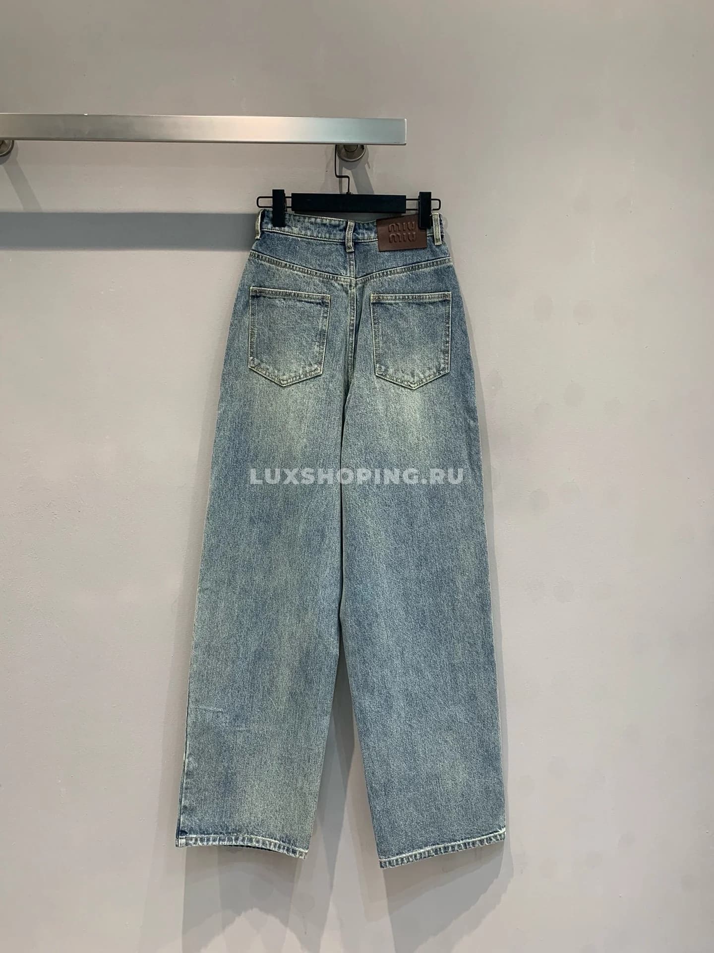 Miu Miu стильные джинсы с кожаной вставкой - фото 8