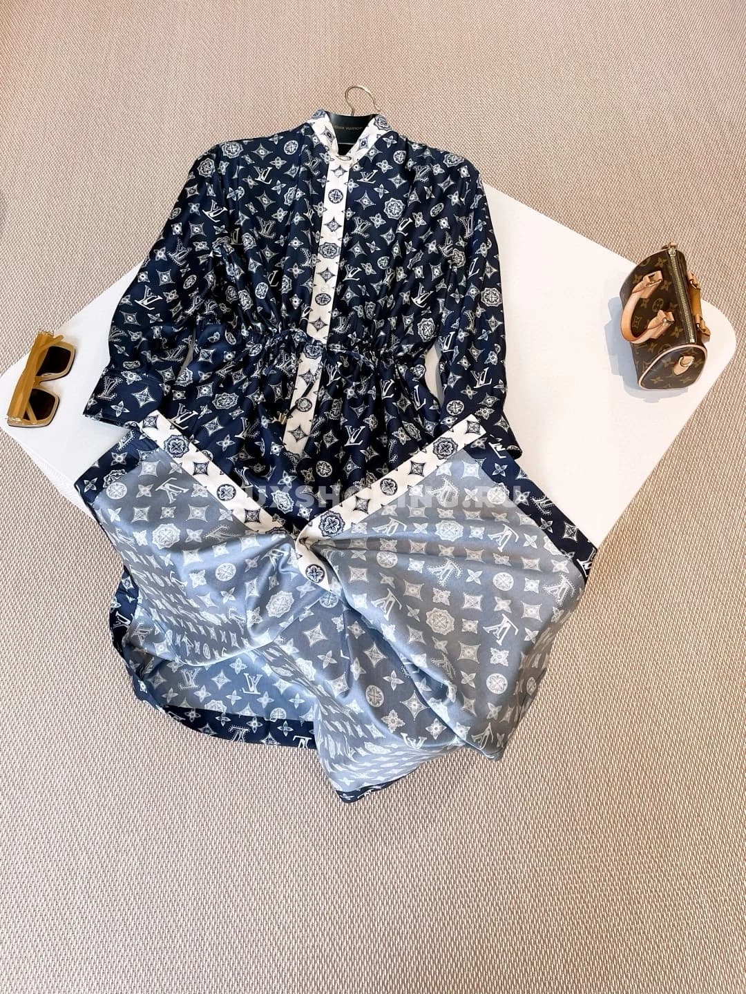 Louis Vuitton Платье из натурального шелка с принтом Monogram - фото 7