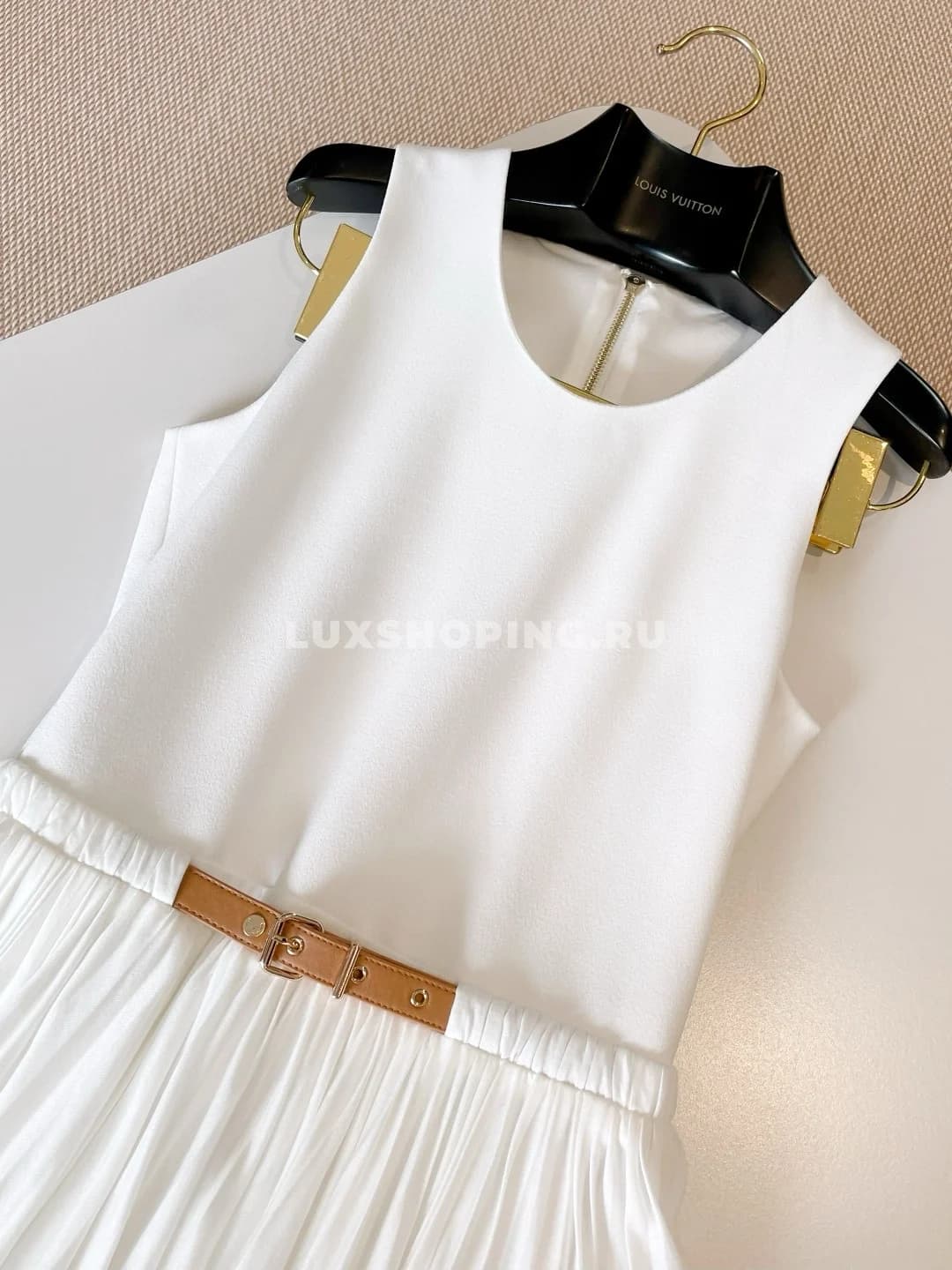 LOUIS VUITTON Платье без рукавов с плиссированной юбкой и поясом - фото 4